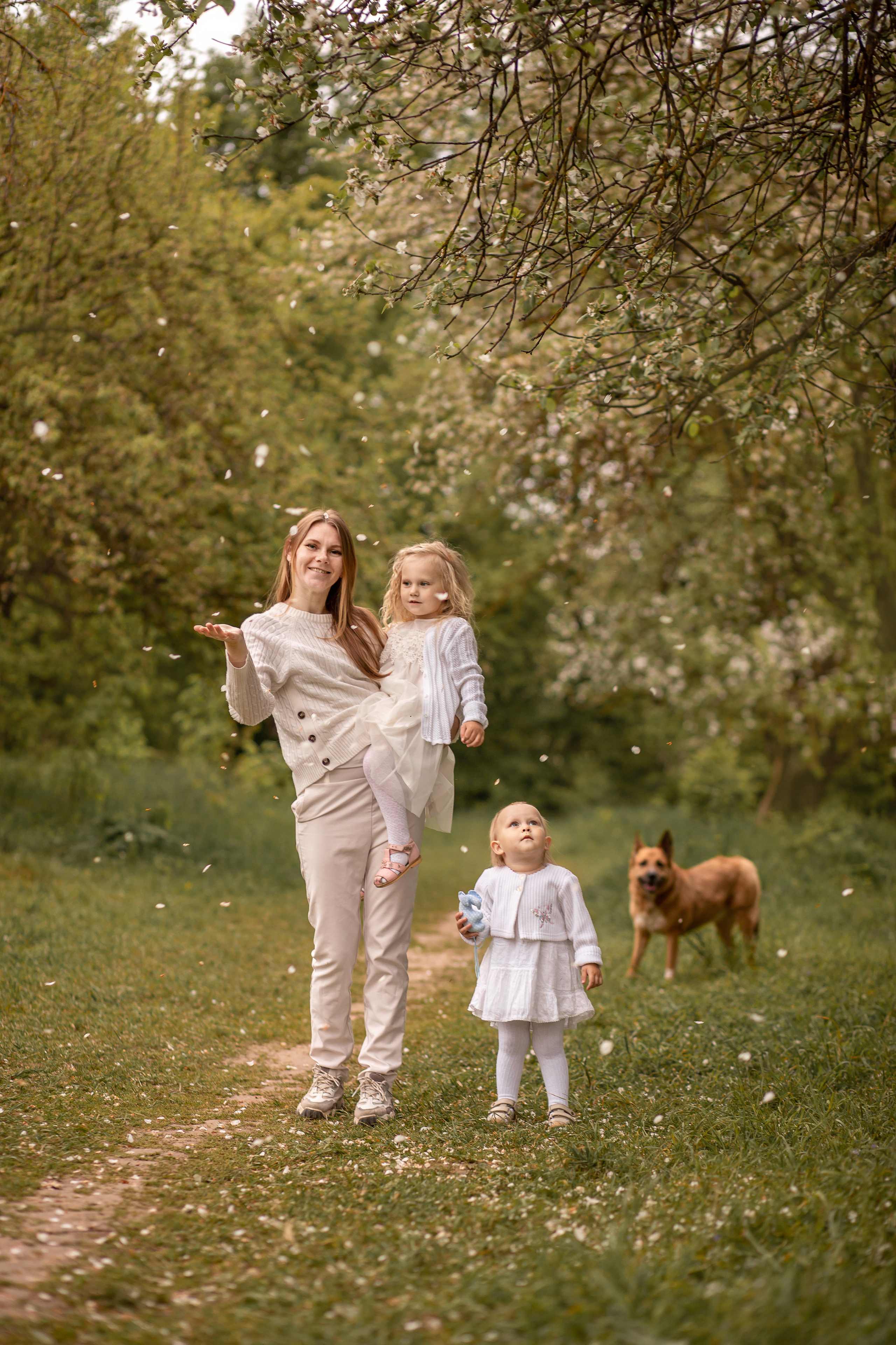Прогулка в цветущем саду. Семейный и детский фотограф в Калуге Вероника Голованова