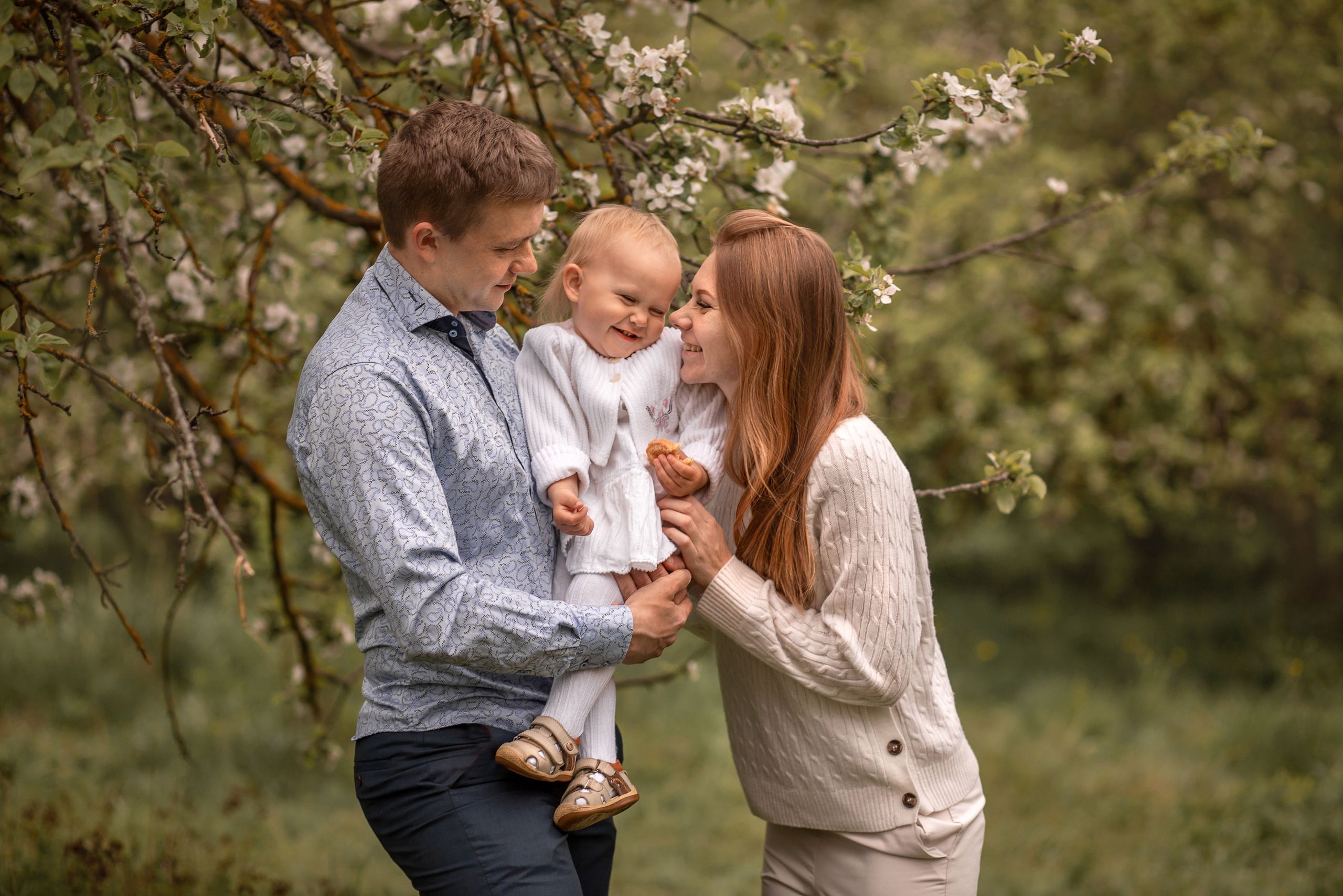 Прогулка в цветущем саду. Семейный и детский фотограф в Калуге Вероника Голованова