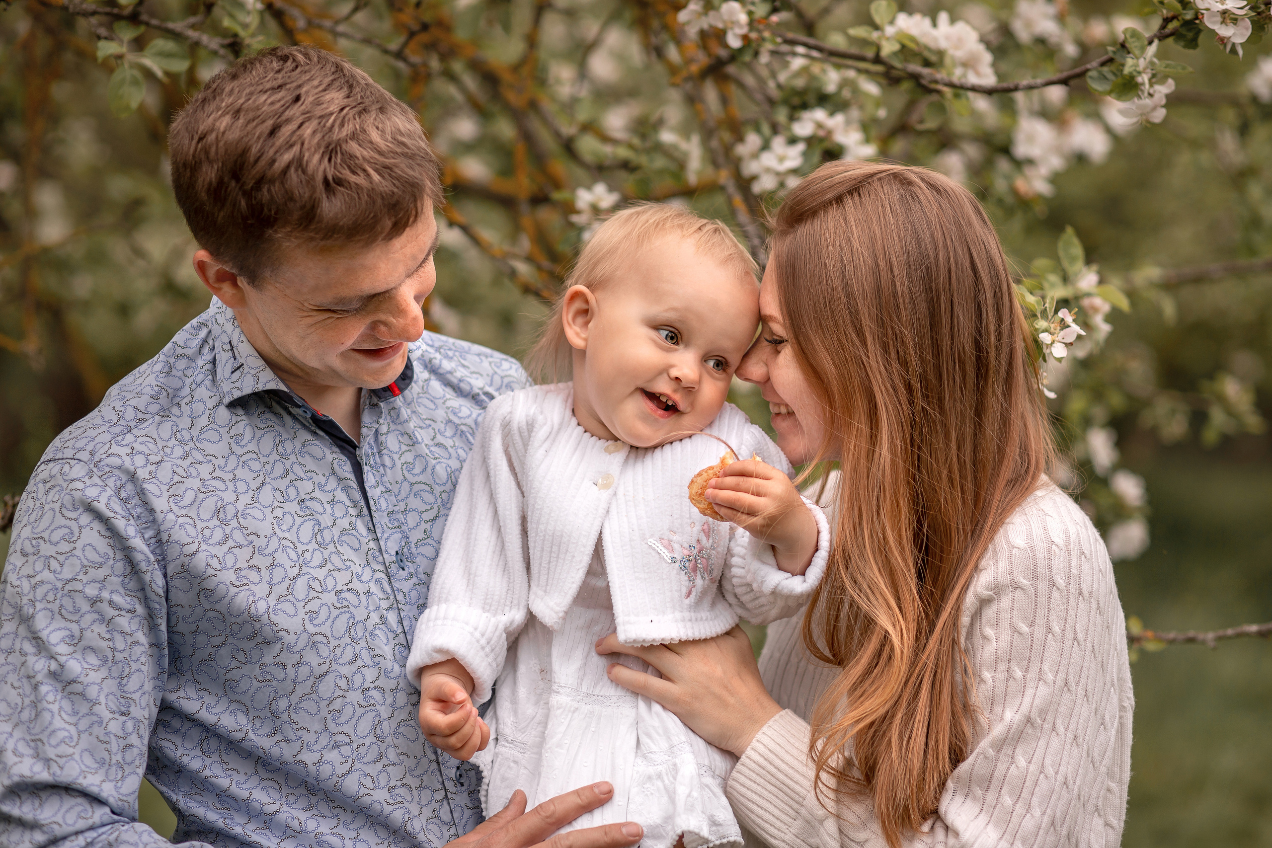 Прогулка в цветущем саду. Семейный и детский фотограф в Калуге Вероника Голованова