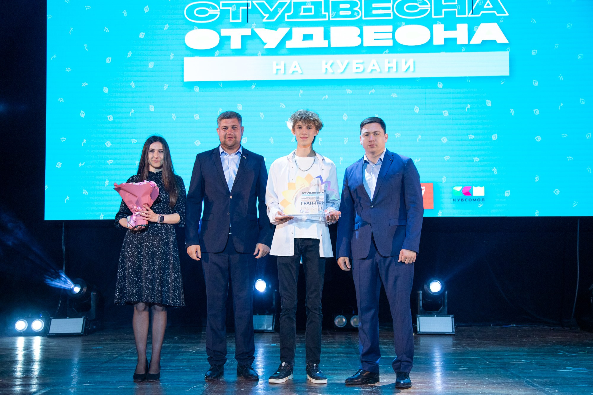 Гала-концерт «Студвесна на Кубани». Репортажный, промышленный и маркетплейс-фотограф Дмитрий Чернат