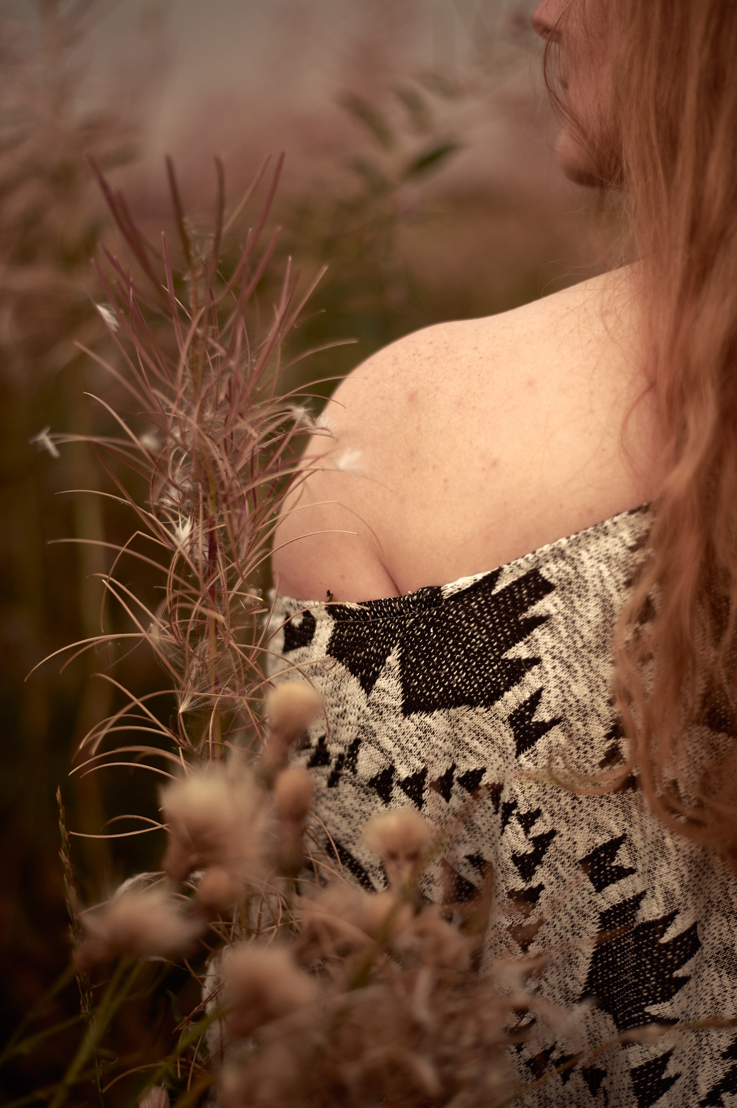Таня. Рассвет в поле. Женский фотограф в Череповце Даша Акулич