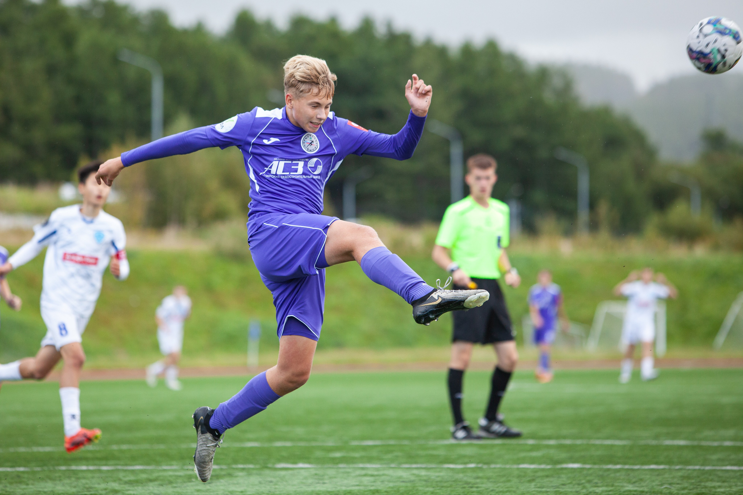 Матч юношеской футбольной лиги между командами СШ «Сахалин» и «СШОР № 1» (Комсомольск-на-Амуре). Кутузов Евгений Фотограф в Южно-Сахалинске