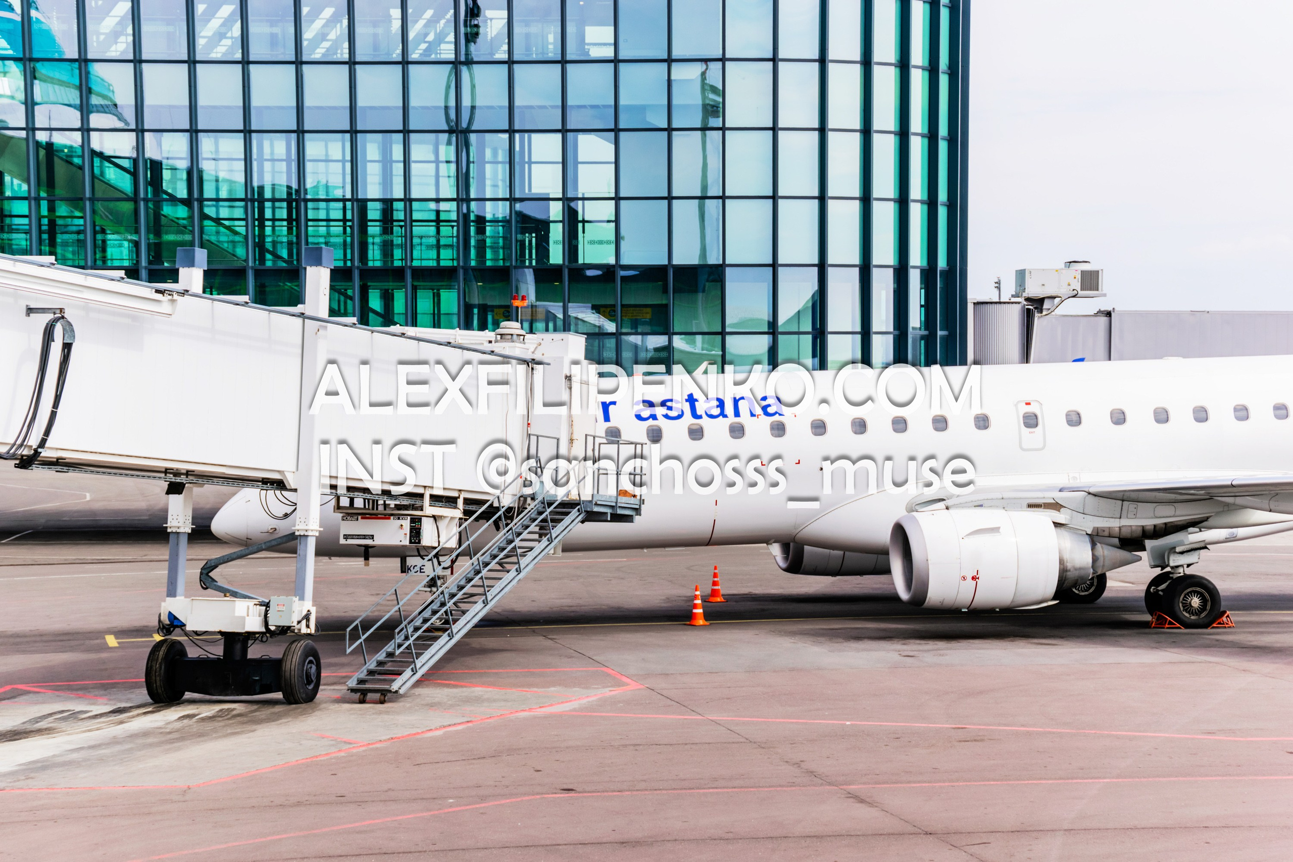 Фотосъемка для рекламного оператора MYD Production в Аэропорту Астаны. Фотограф интерьера недвижимости и архитектуры в Астане