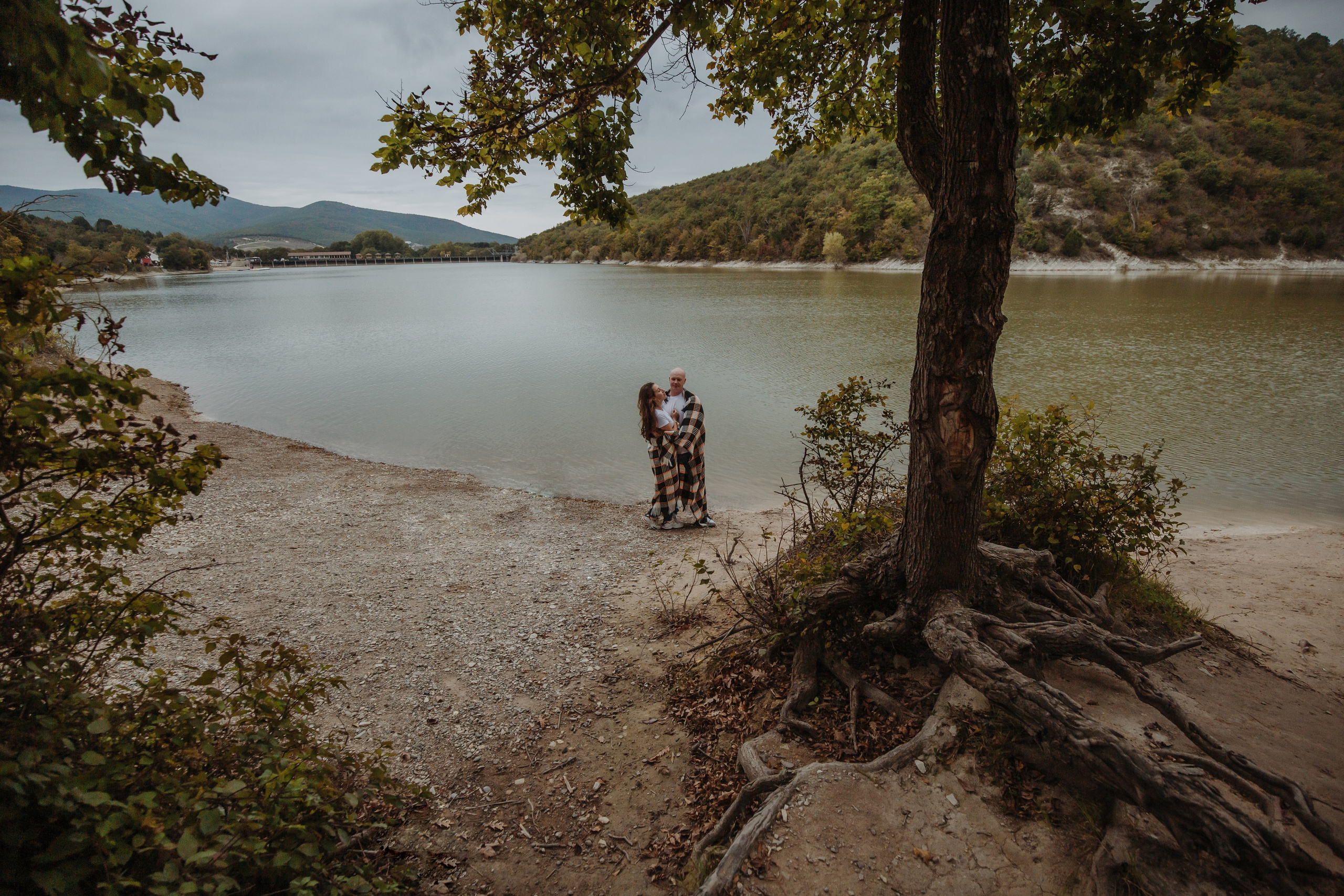 На озере. Фотограф Новороссийск