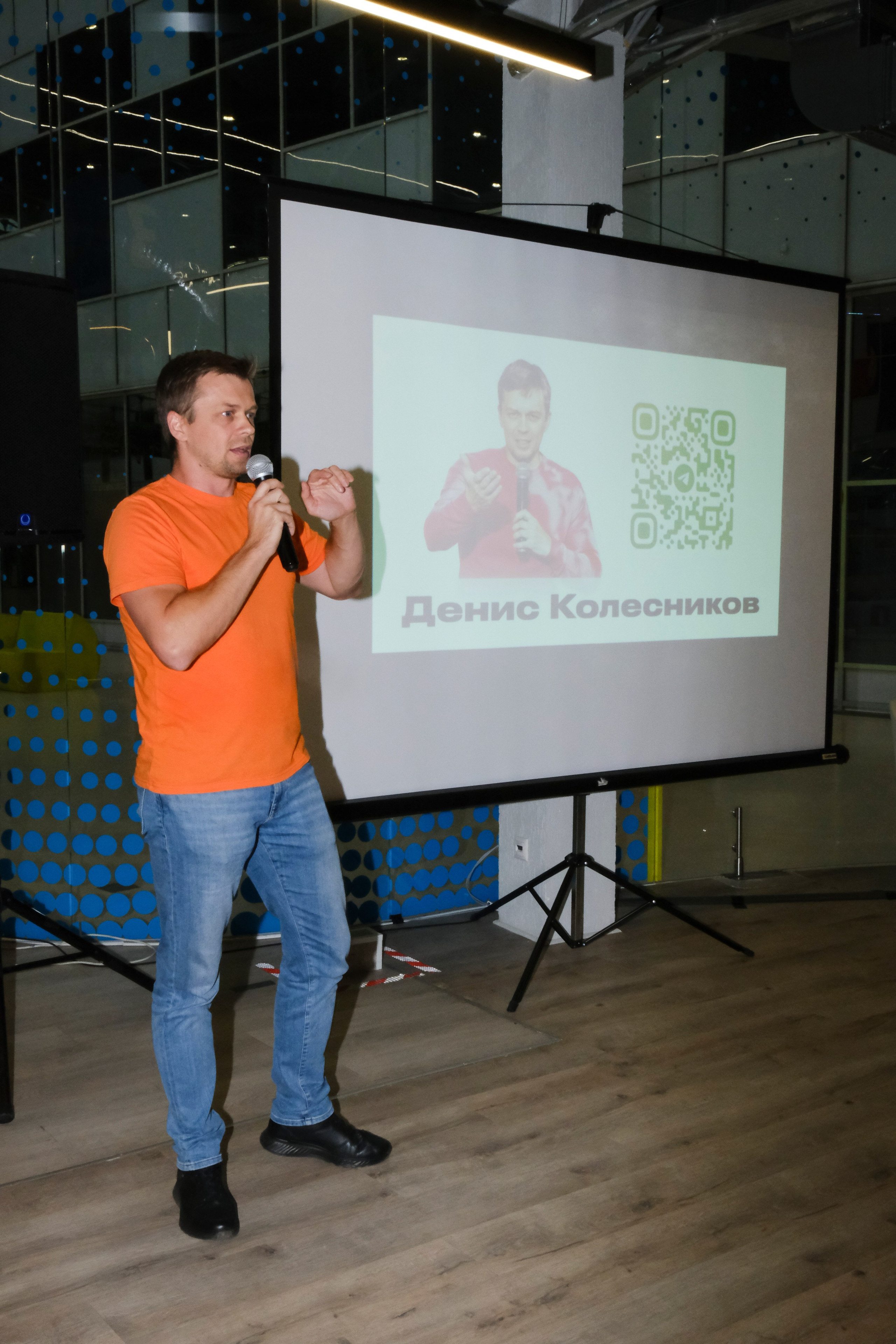 Репортаж бизнес-конференции в Сколково от сообщества BRUSNIKA. Индивидуальная фотосъёмка в Москве. Фотограф Василиса Тарасова