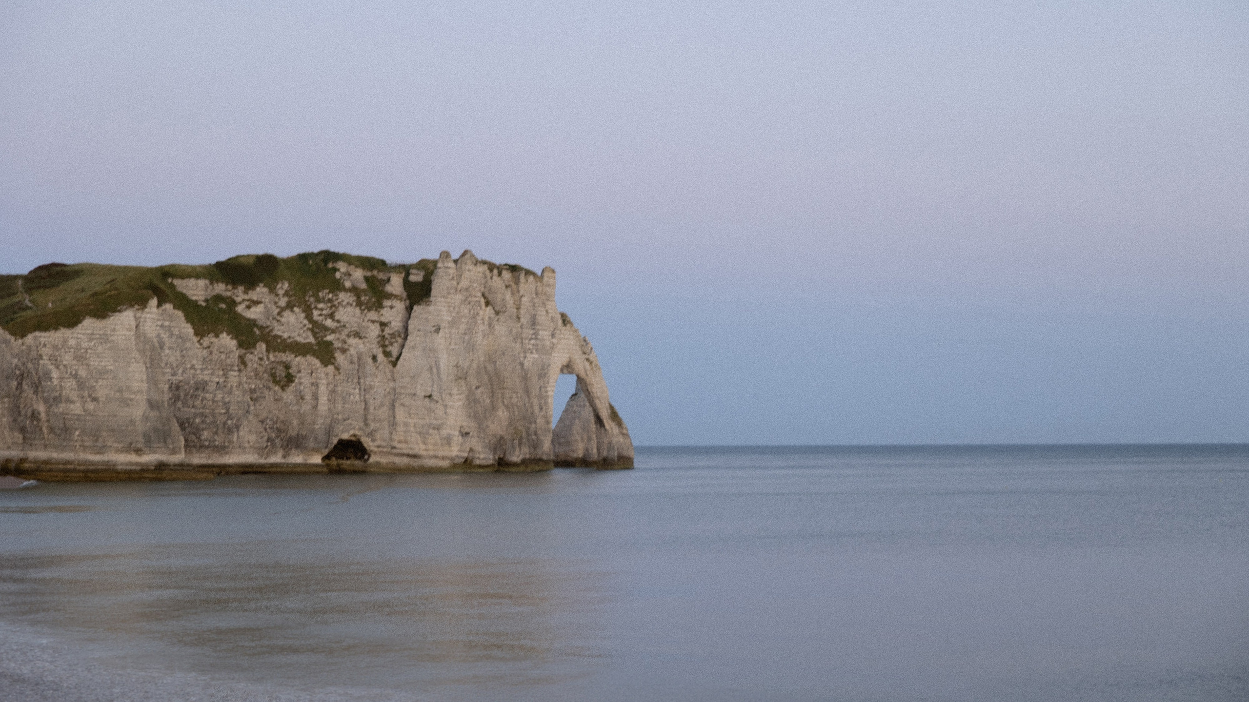 Étretat. Galina and Nikita Bykovets, a wedding photographer and videographer duo in Germany