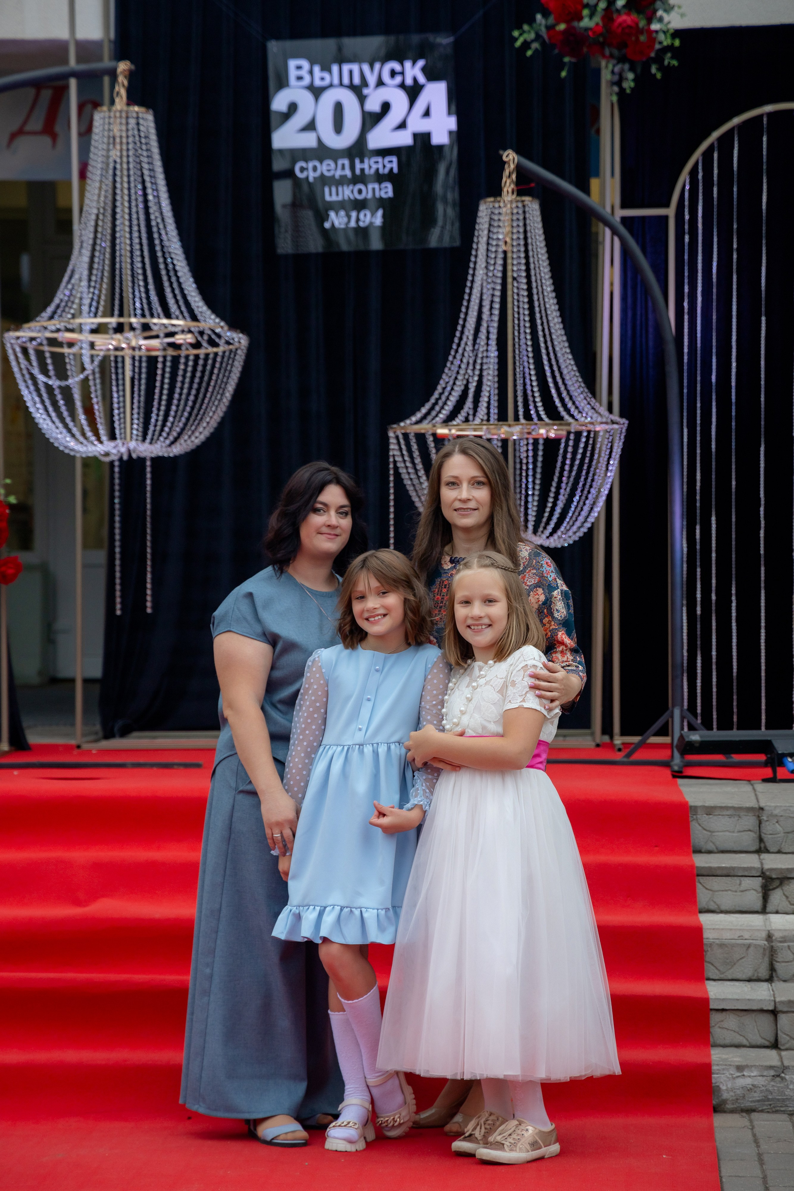 Школьный выпускной 2024 год в Соколе (Минск). Свадебный фотограф в Минске/Беларуси Сергей Спиридонов