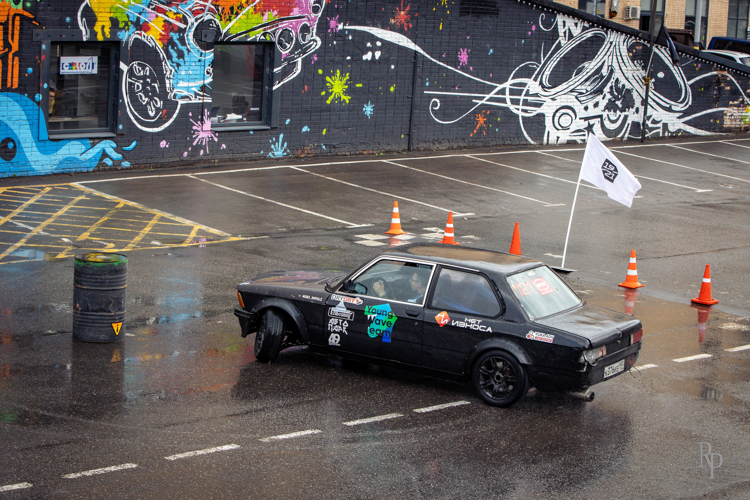 SHOWDOWN. Rusty Photographer