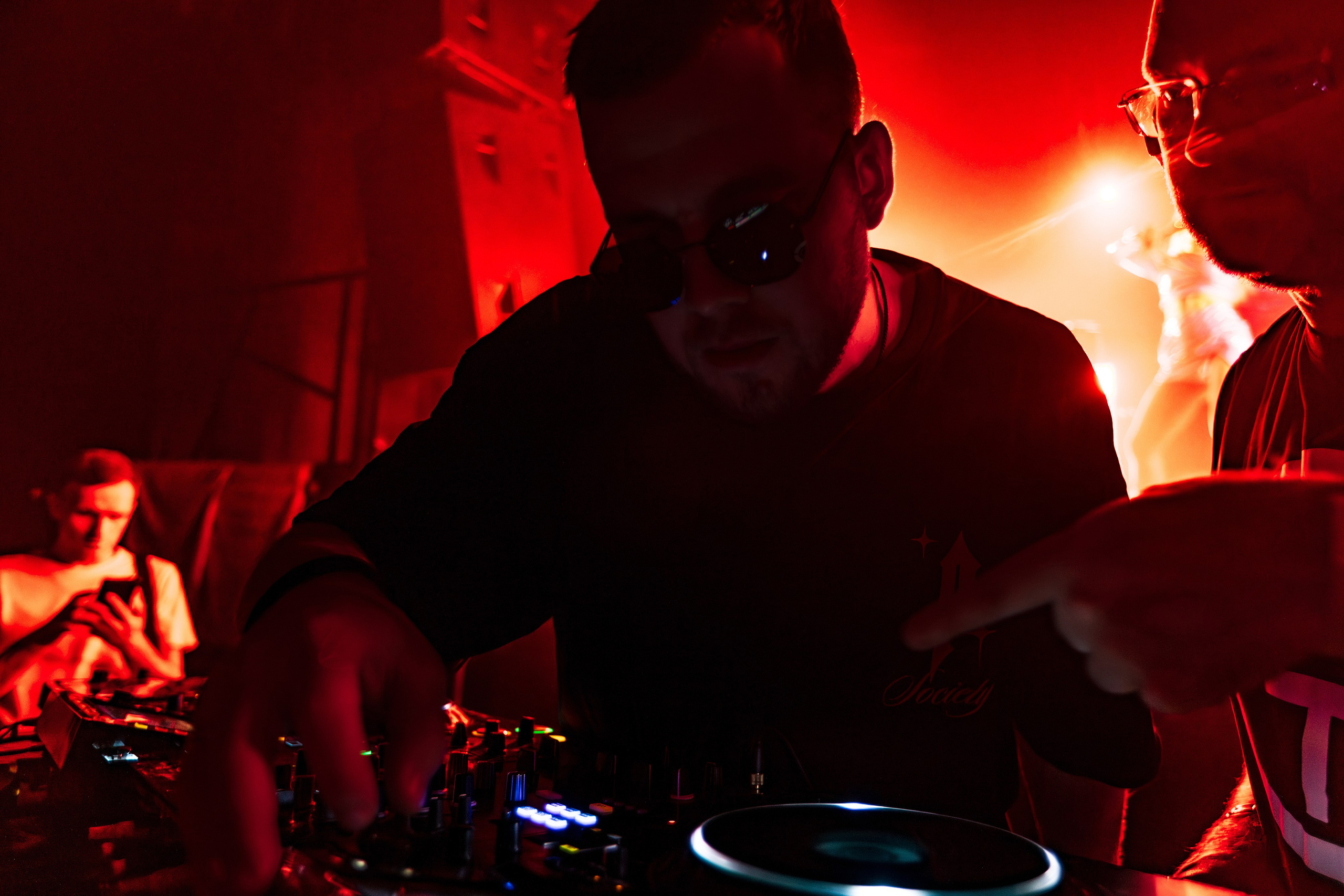 System Reality: Glow! в клубе Фабрика, Екатеринбург. Репортажный фотограф Екатеринбург | Яркий, качественный репортаж | Концерты, клубы, репортаж, праздники, корпоративы