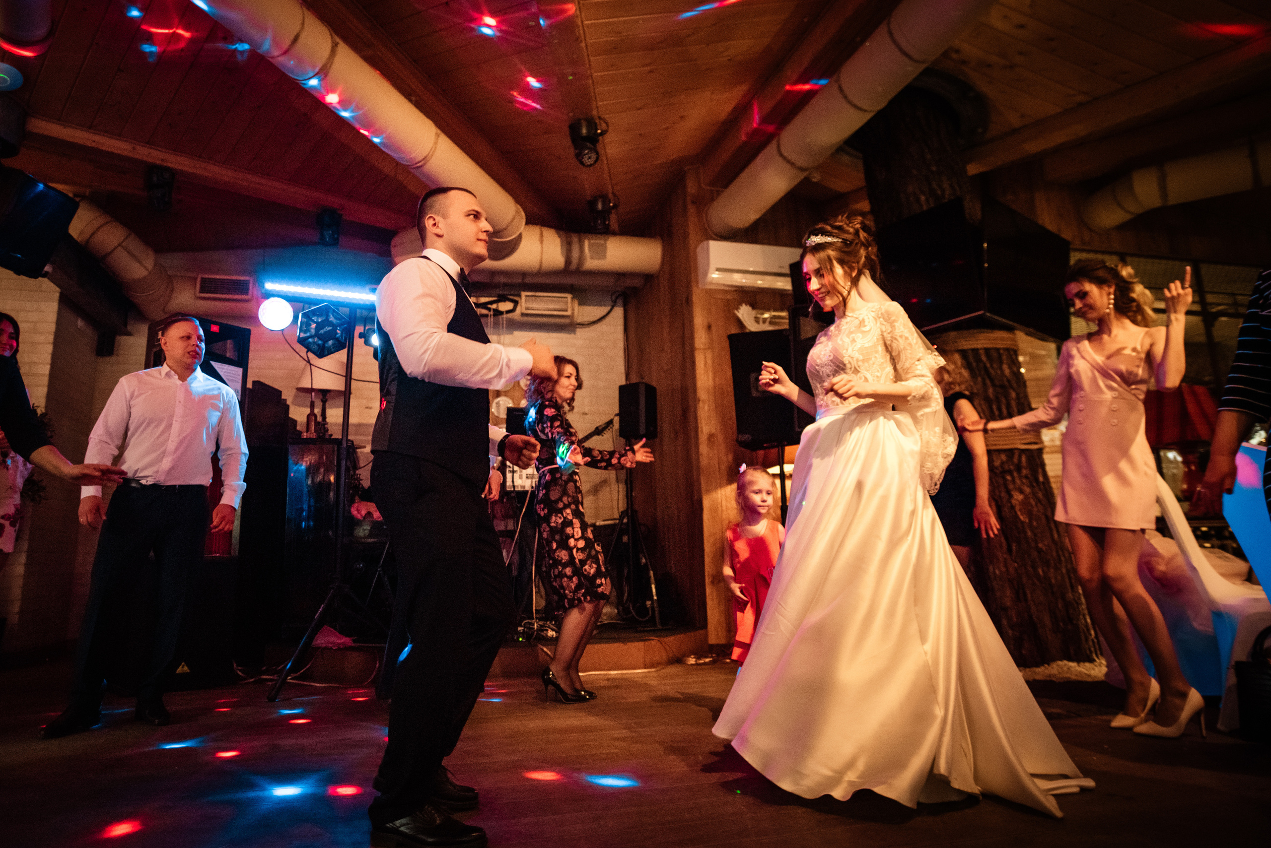 Фотограф на свадьбу. Свадебный, репортажный и семейный фотограф в Москве Арина Зак