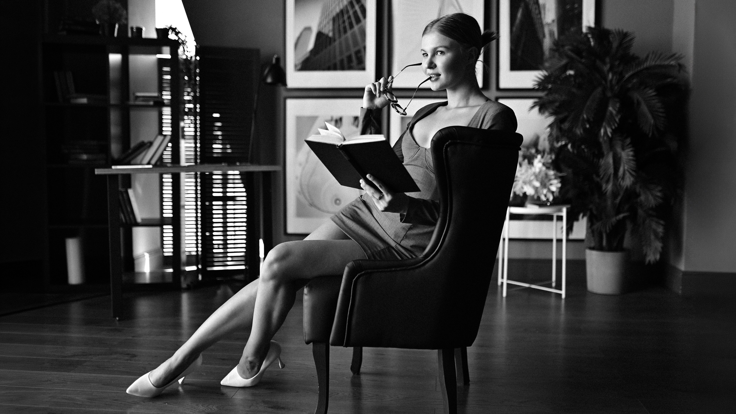 Главная-монохром