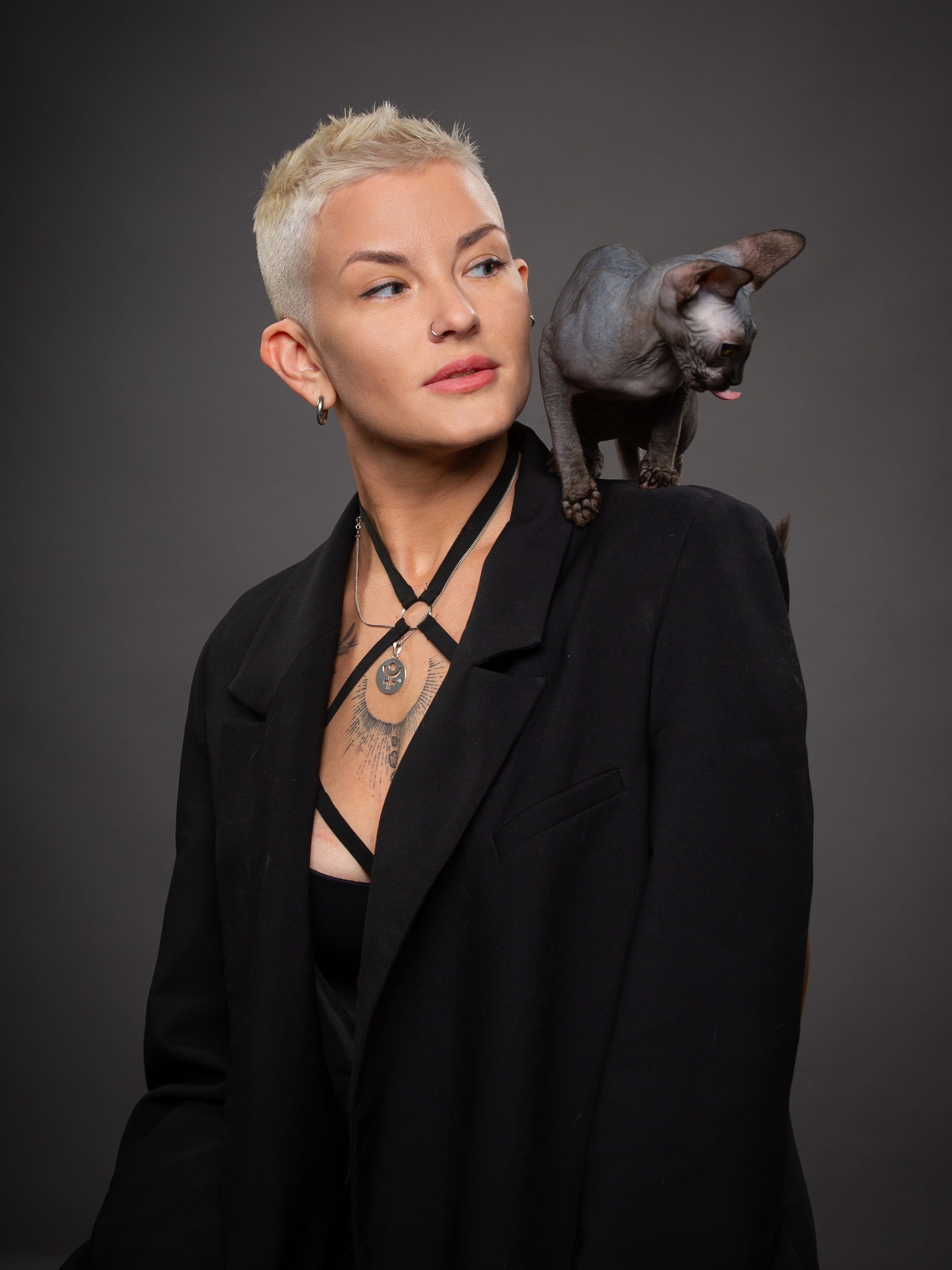 С кошкой. Фотограф Мария Кольцова