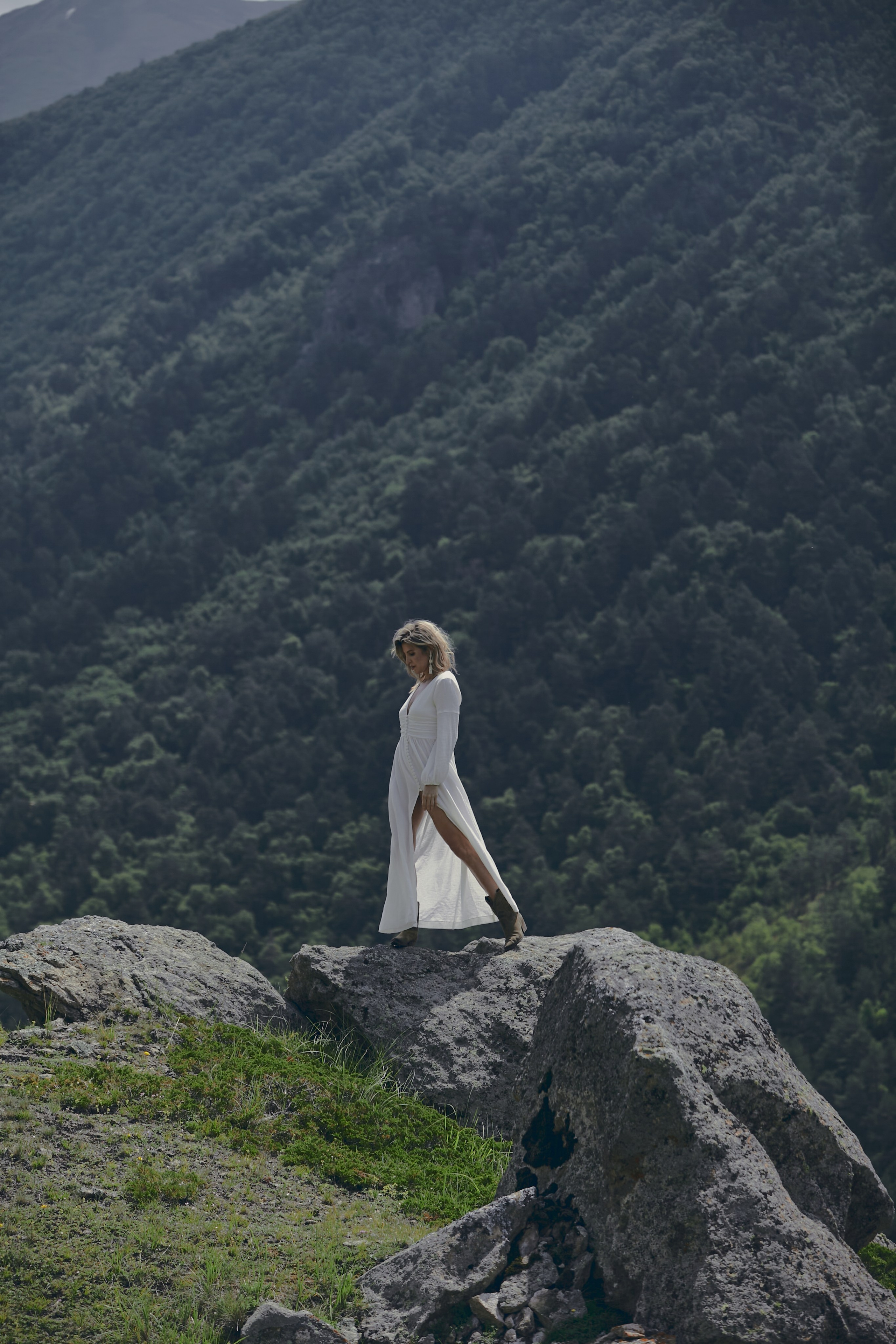 Фотосессия у водопада в Кабардино-Балкарии. Фотограф Продюсер в горах КБР / Москва  Нальчик Горы