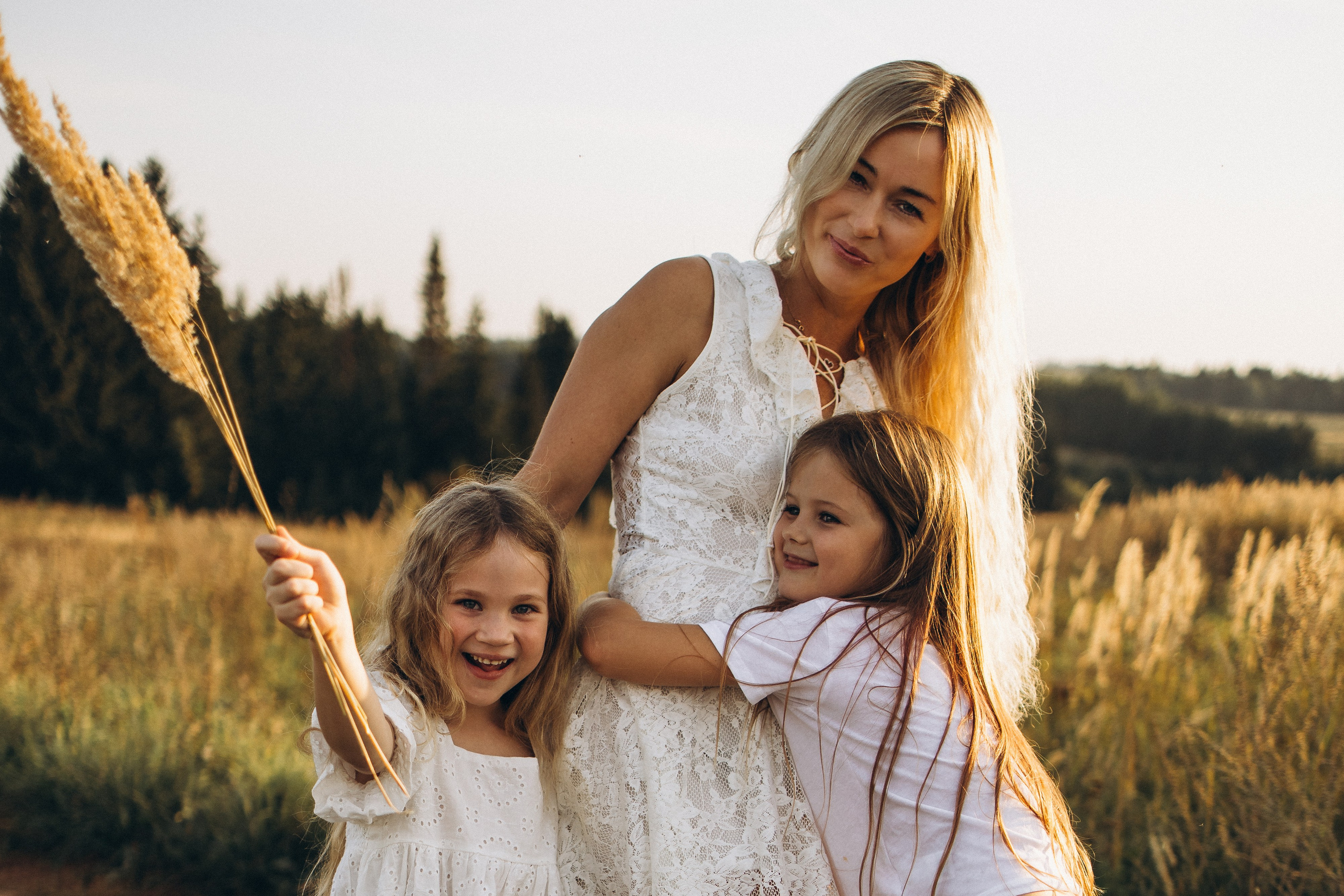 Семейная фотосессия, а природе в поле в Ижевске