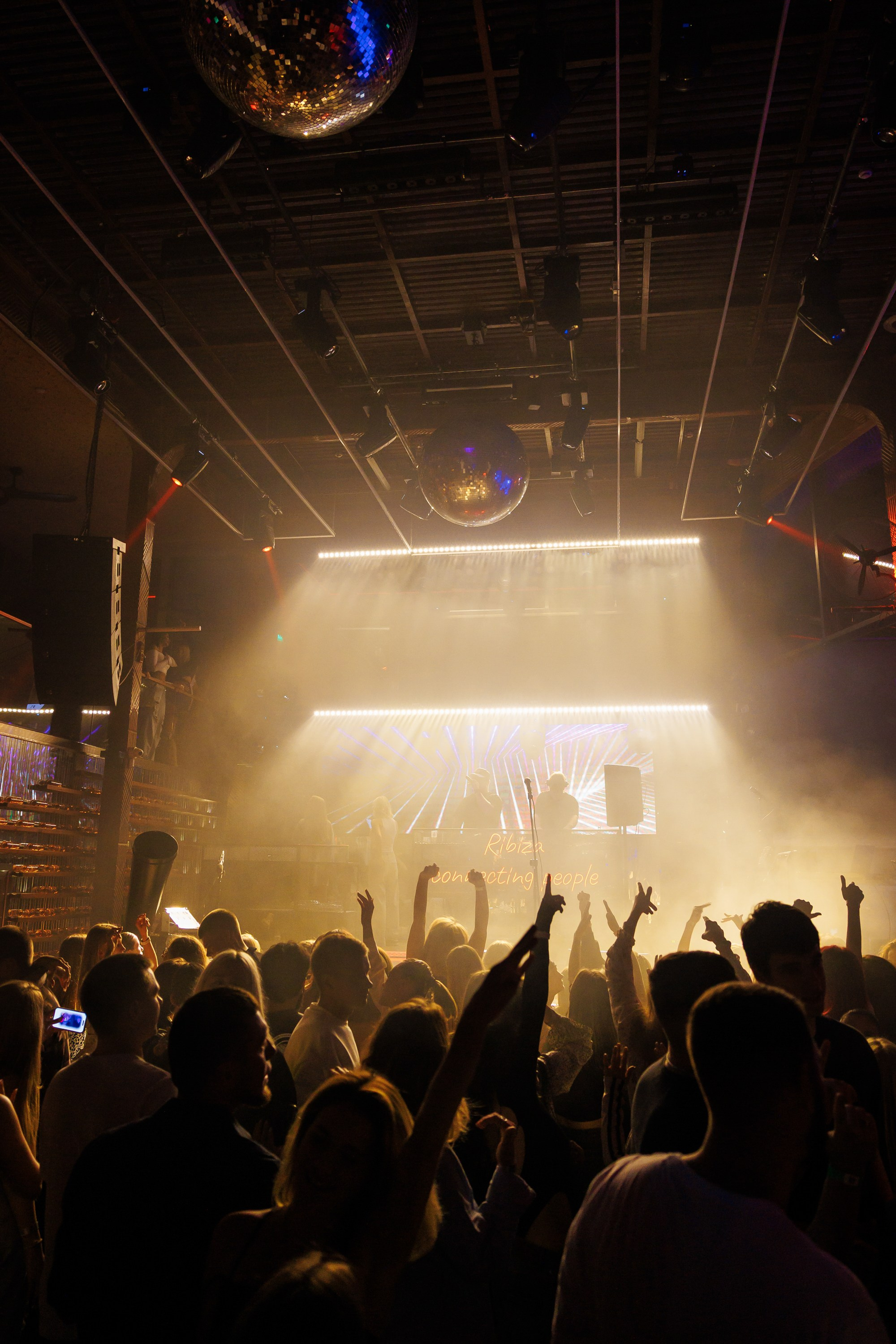 Клубный фотограф и nightlife-репортаж в Москве — Адам Черноуски. Событийный и портретный фотограф в Москве — Адам Черноуски