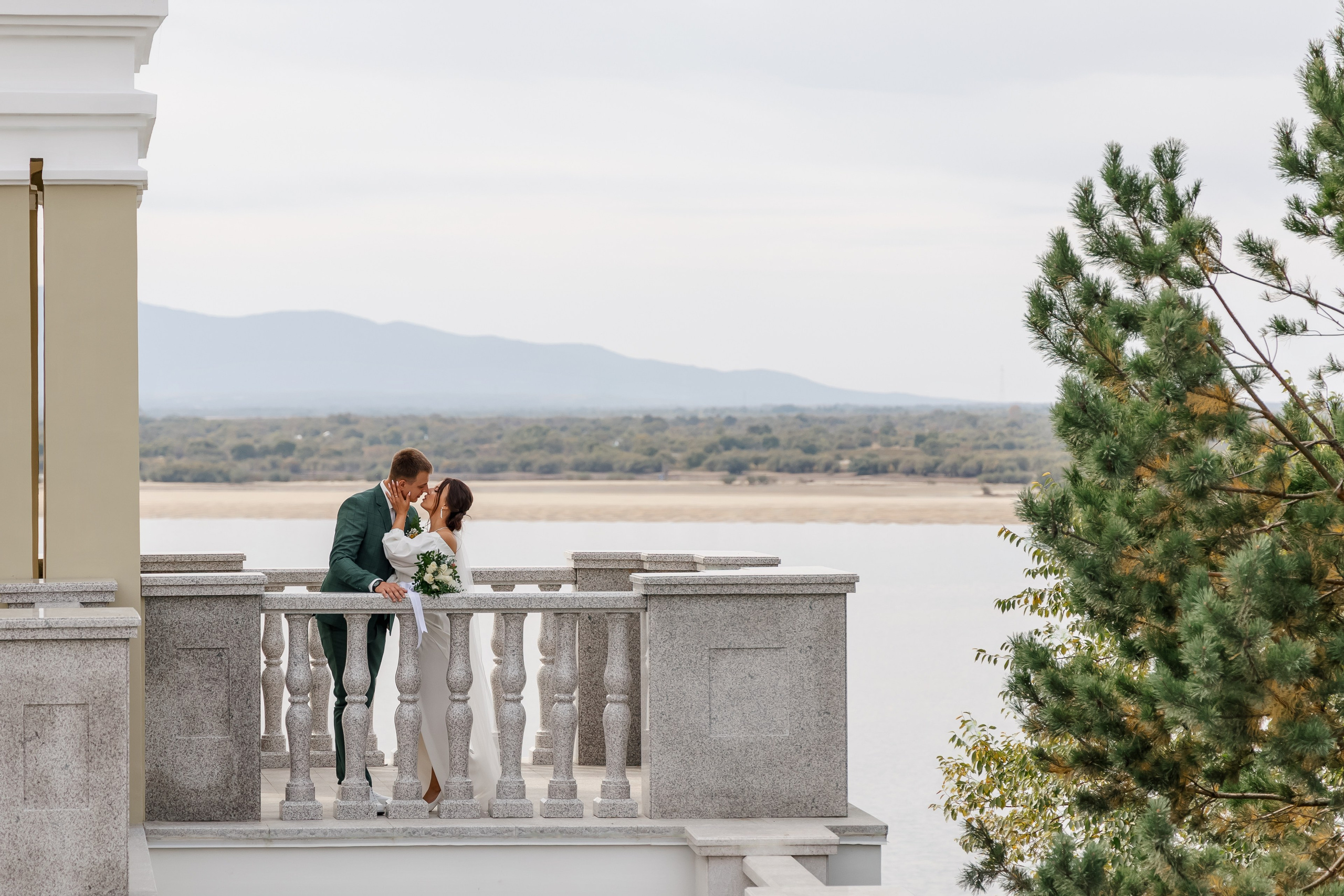 Олег и Юлия. Свадебная прогулка. Свадебный фотограф в Хабаровске
