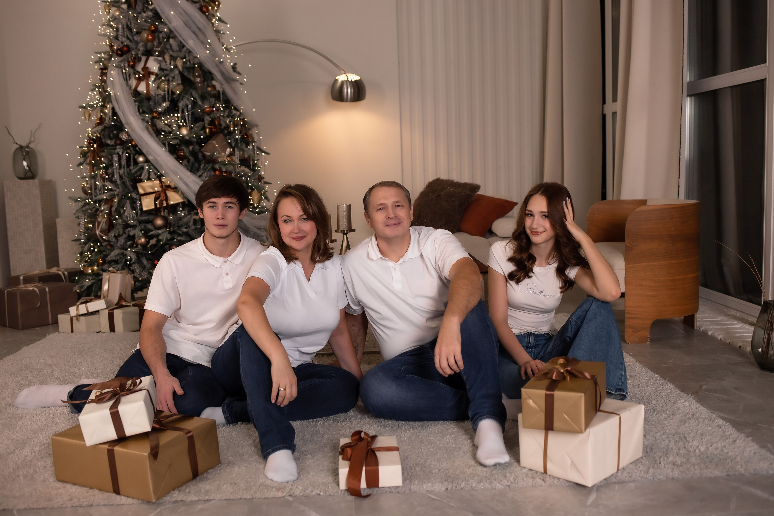 Алена. Семейная съемка в зале Крем. Фотограф в Калининграде Решетникова Алина