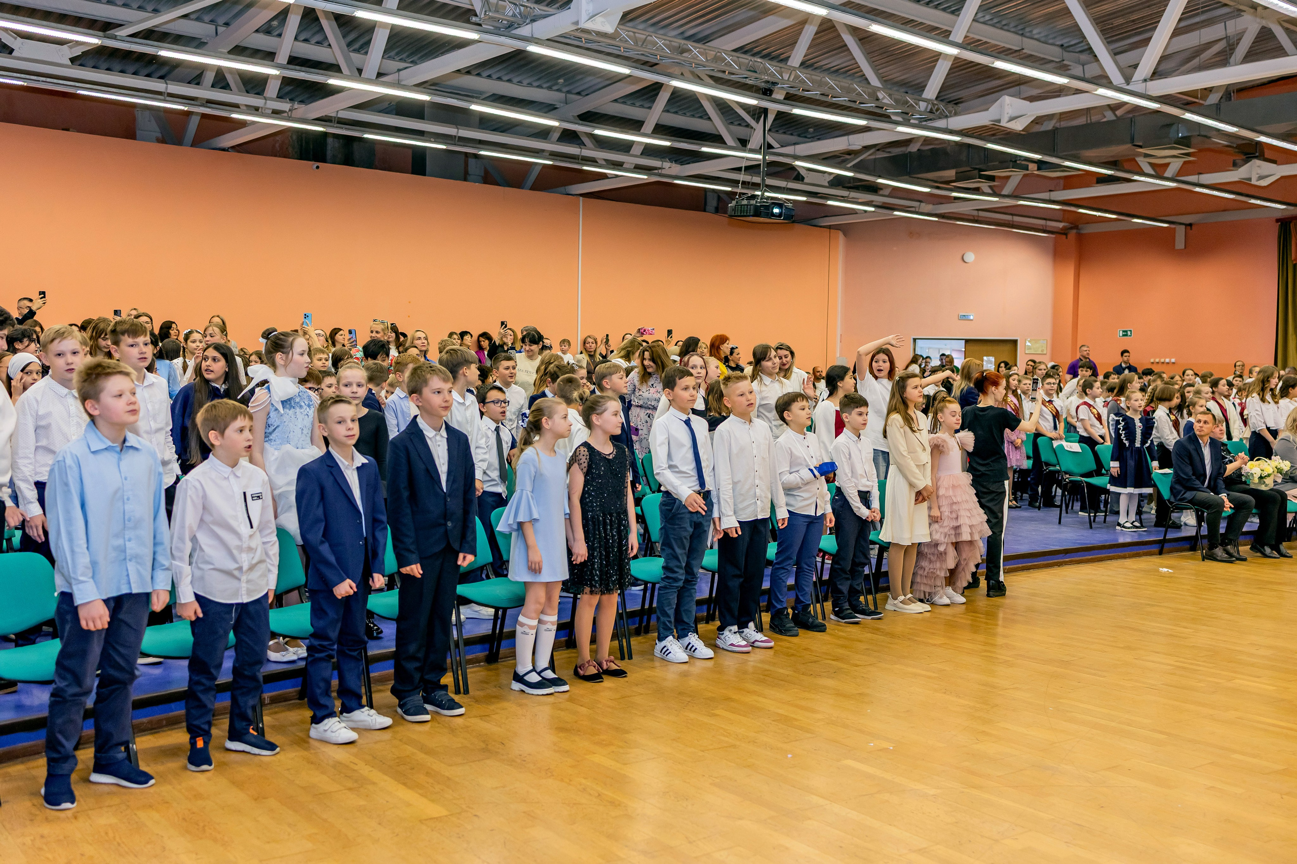 Выпускной праздник в начальной школе. Фотограф и видеограф Москва. Свадебный фотограф, видеограф. Выпускные альбомы. Оживающие альбомы