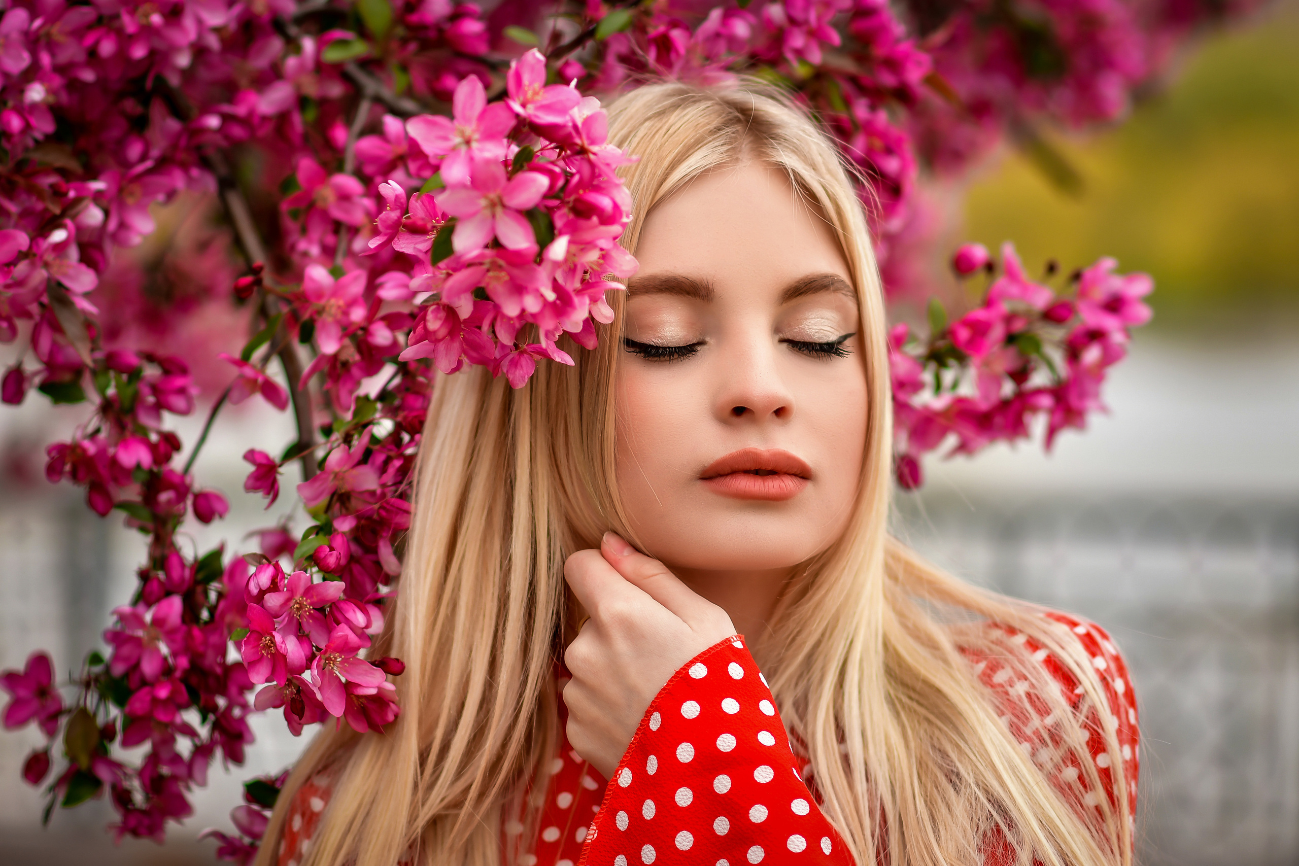 Весна. Съемка в цветении. Семейный и свадебный фотограф в Донецке Донская Анастасия