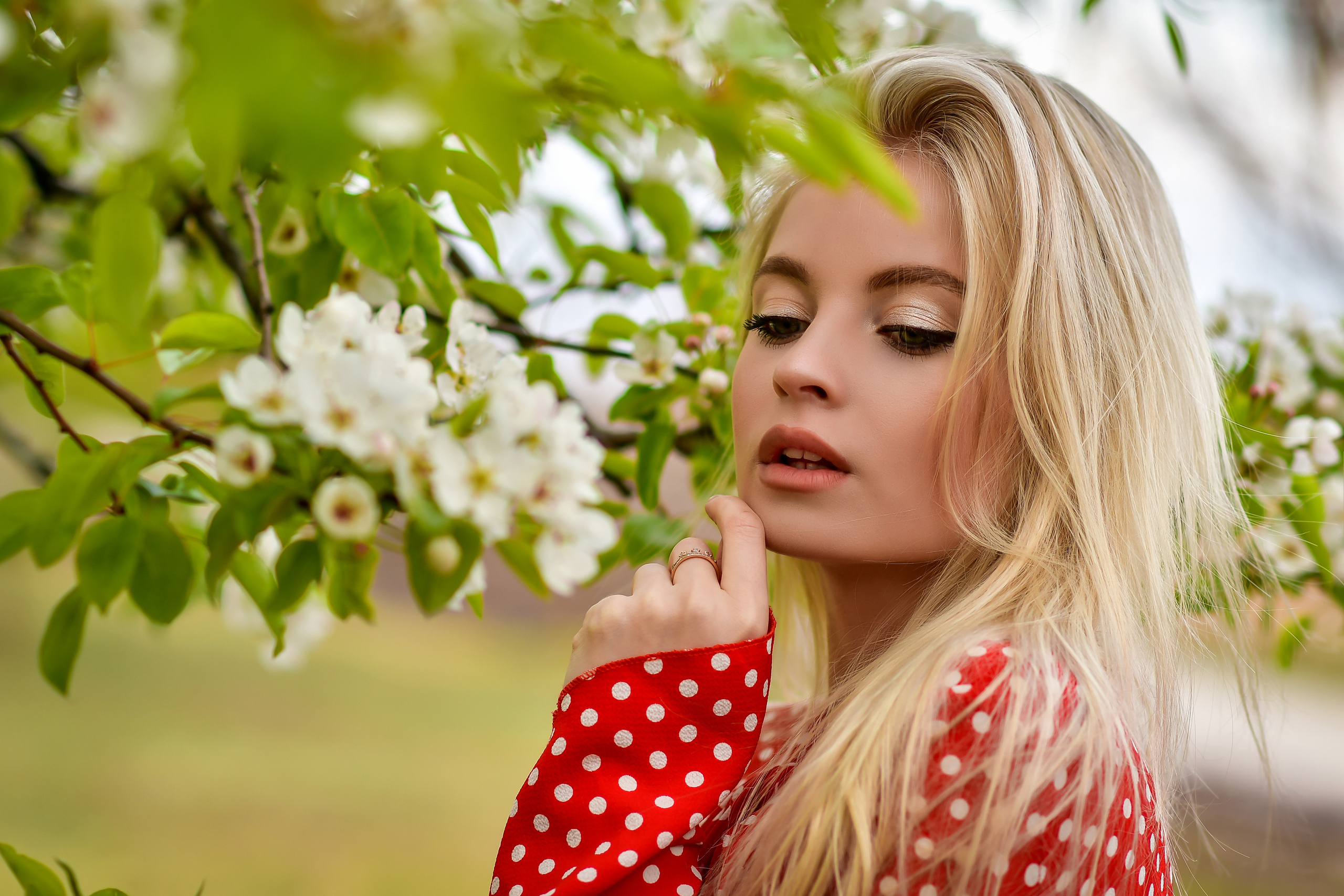 Весна. Съемка в цветении. Семейный и свадебный фотограф в Донецке Донская Анастасия