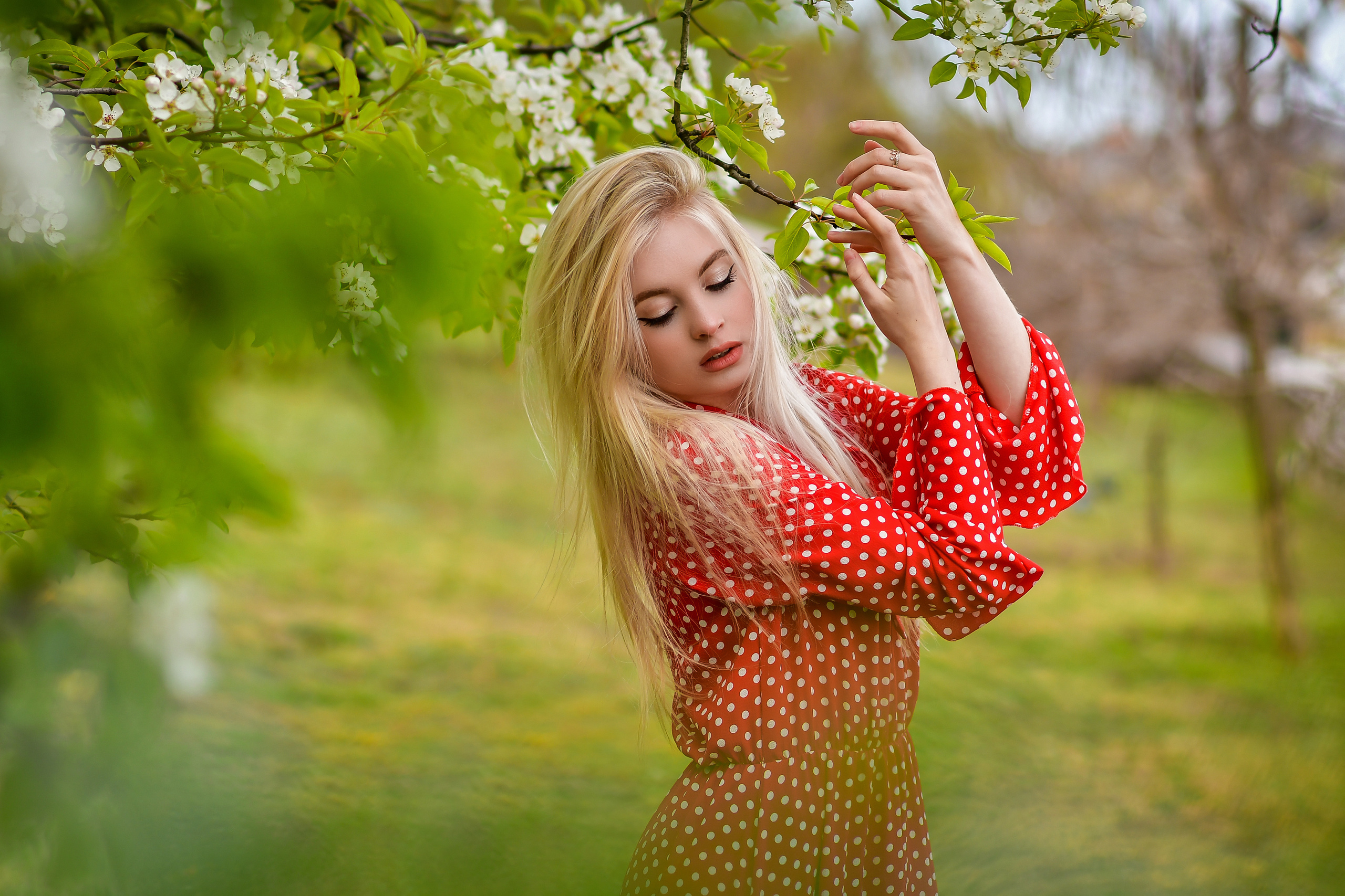 Весна. Съемка в цветении. Семейный и свадебный фотограф в Донецке Донская Анастасия
