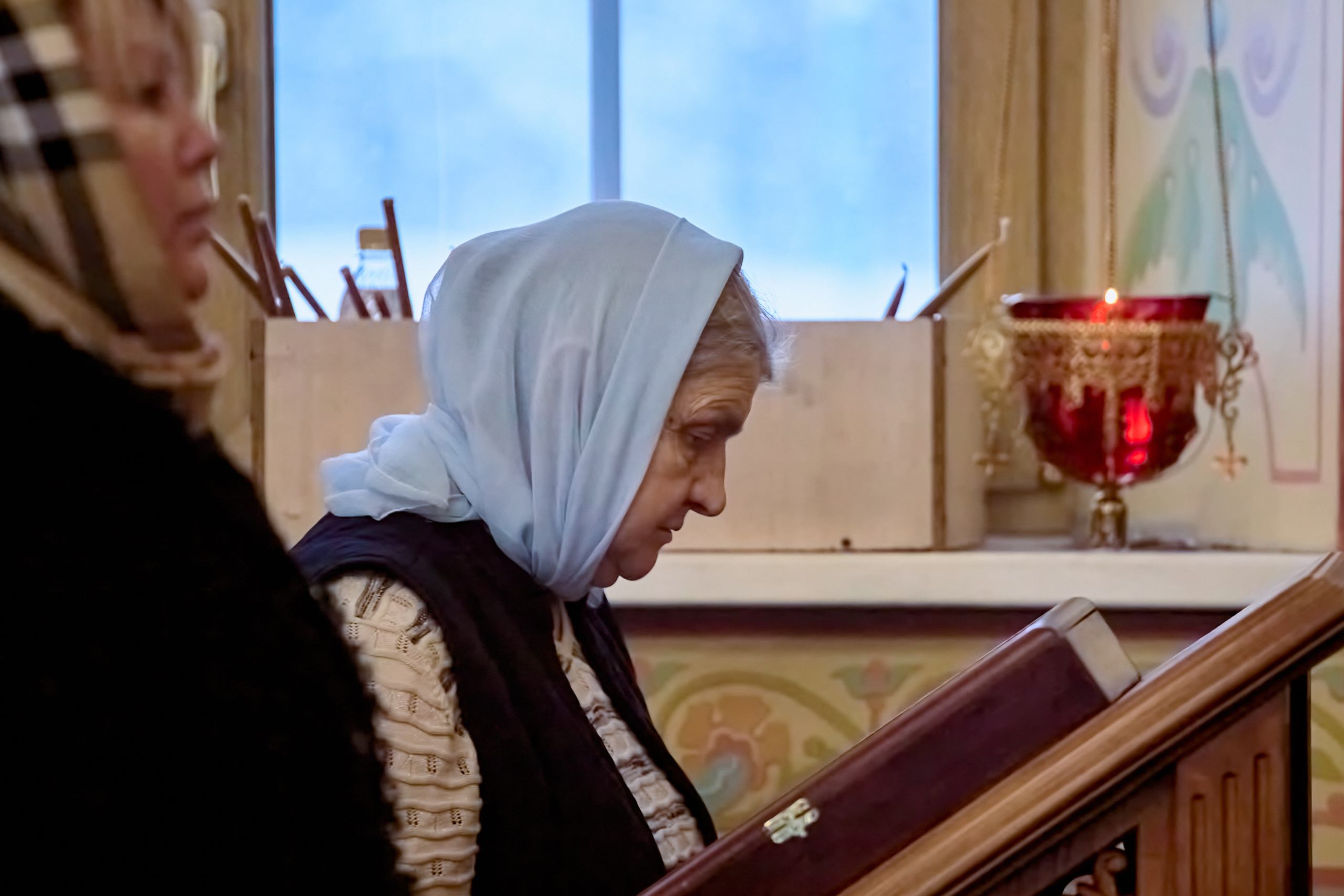 Портрет женщины перед Аналое с иконой