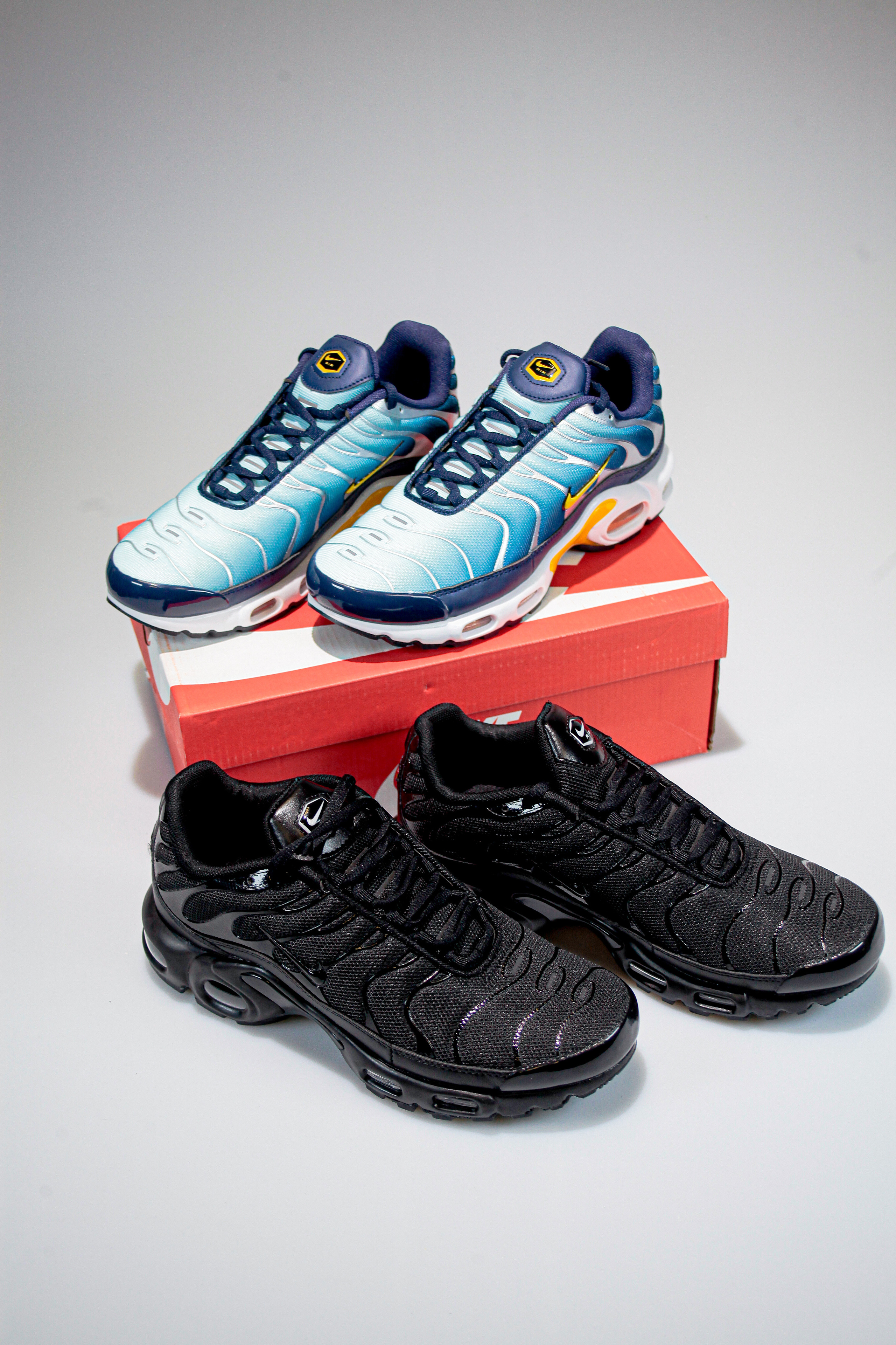 Съемка кроссовок для маркет-плэйсов. Фотограф в Санкт-Петербурге