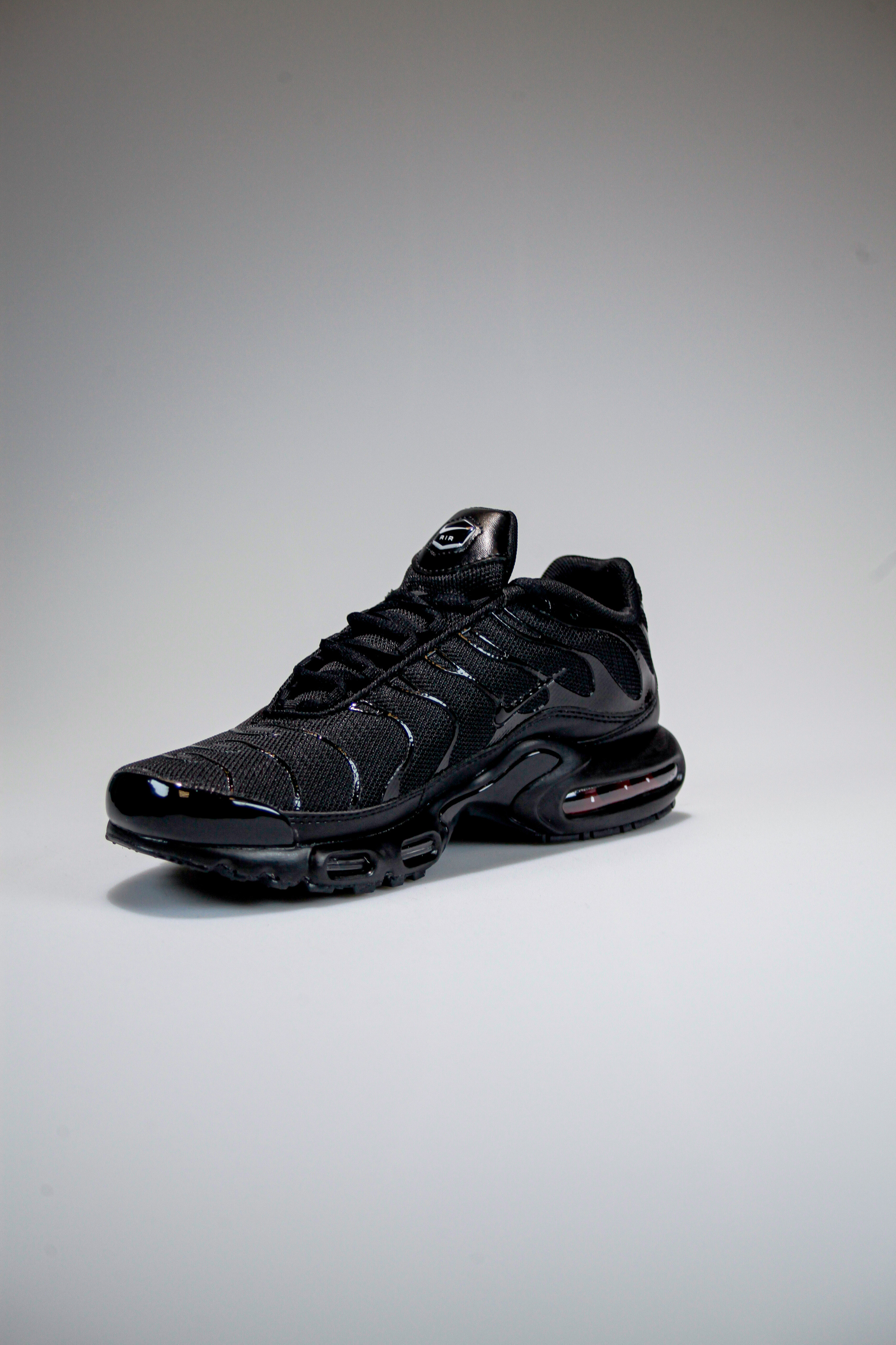 Съемка кроссовок для маркет-плэйсов. Фотограф в Санкт-Петербурге