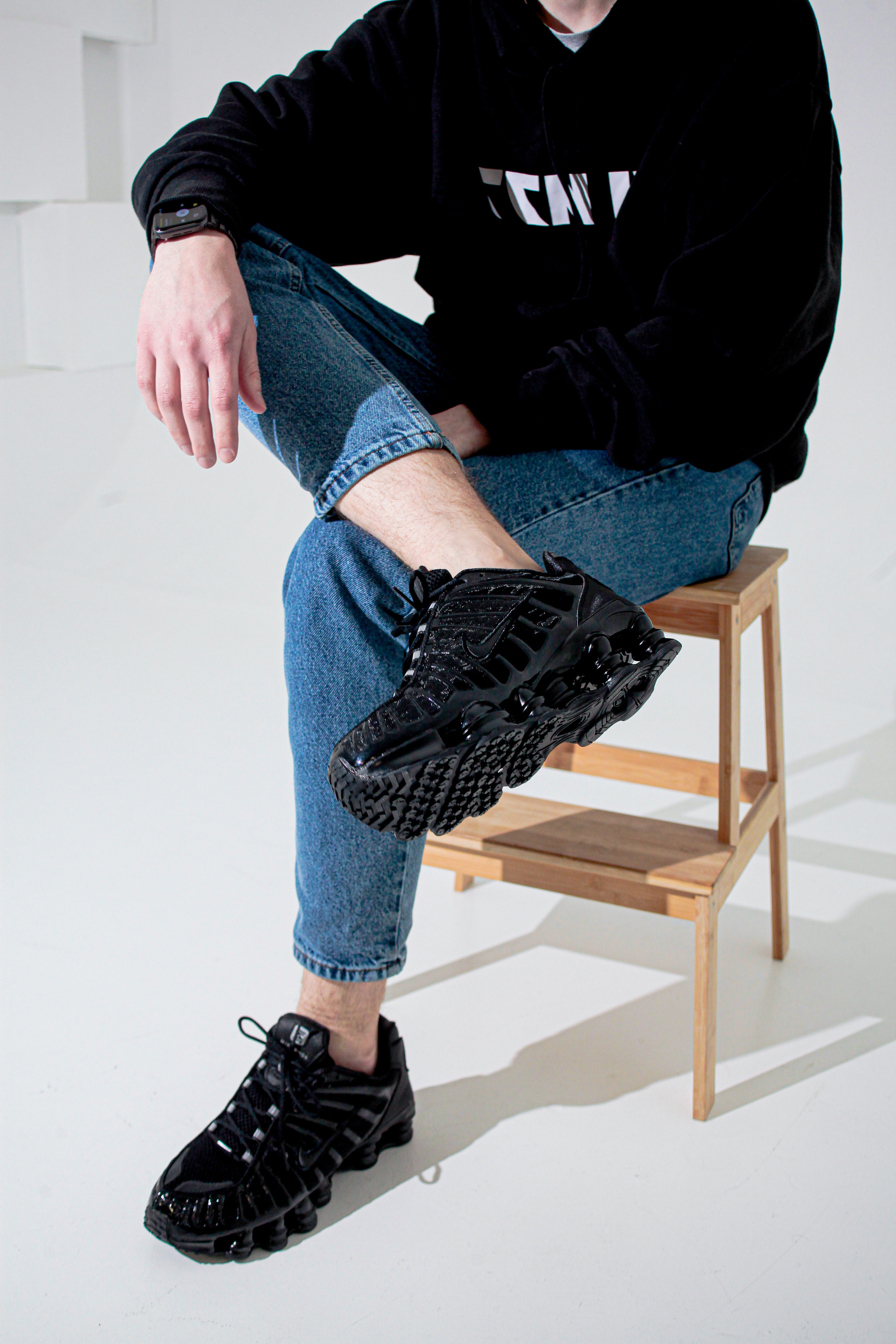 Съемка кроссовок для маркет-плэйсов. Фотограф в Санкт-Петербурге