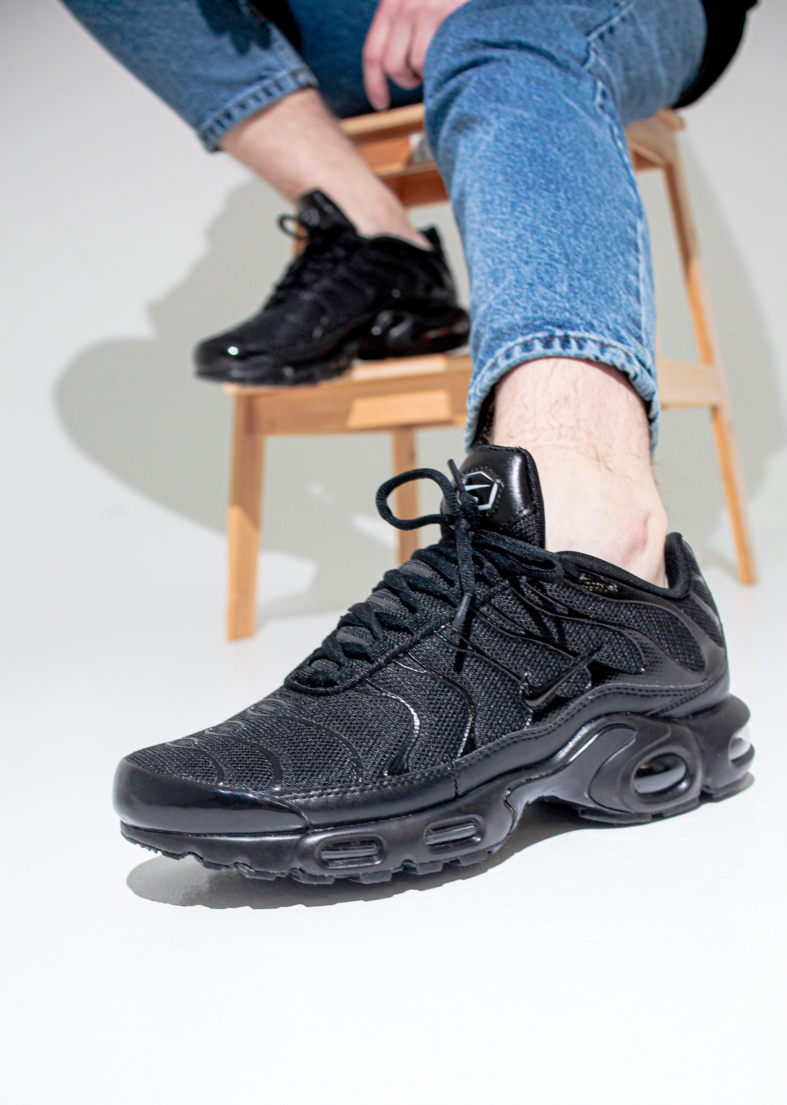 Съемка кроссовок для маркет-плэйсов. Фотограф в Санкт-Петербурге