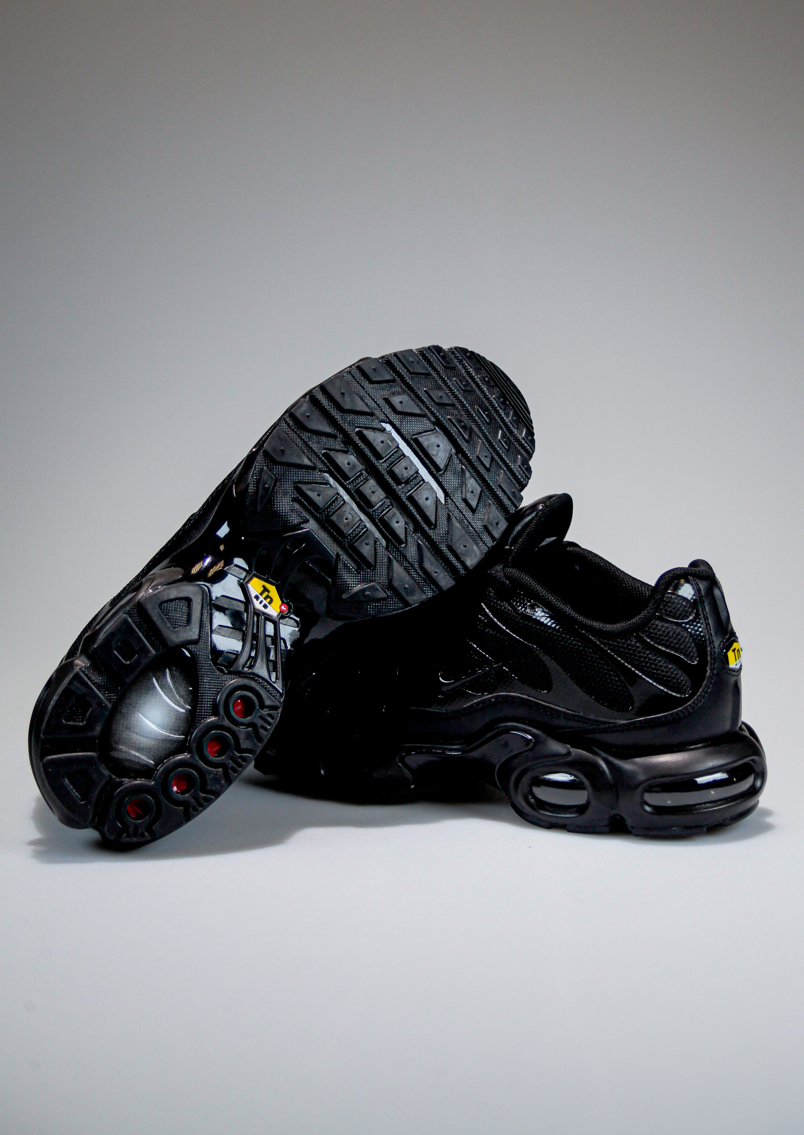 Съемка кроссовок для маркет-плэйсов. Фотограф в Санкт-Петербурге