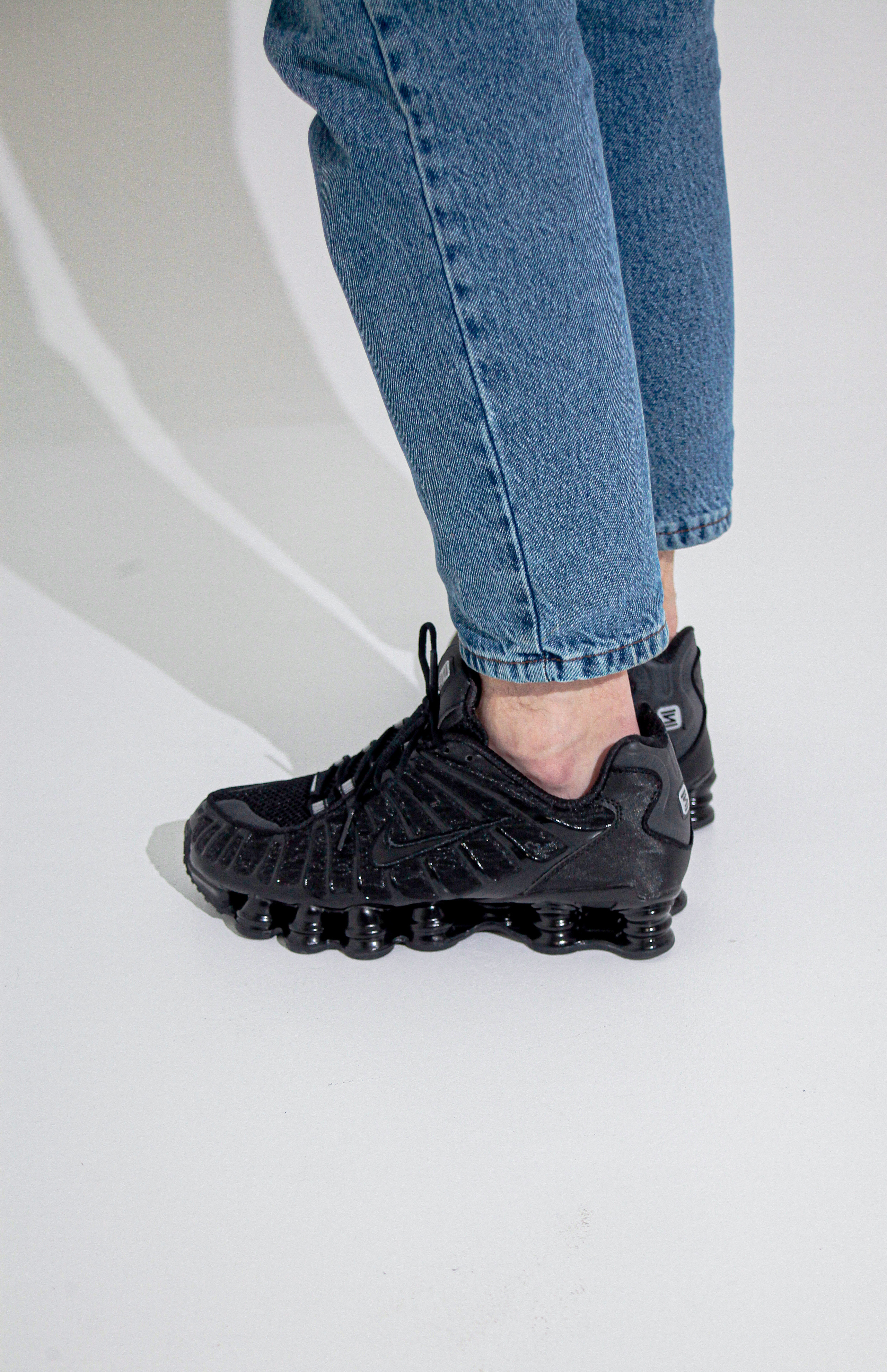 Съемка кроссовок для маркет-плэйсов. Фотограф в Санкт-Петербурге