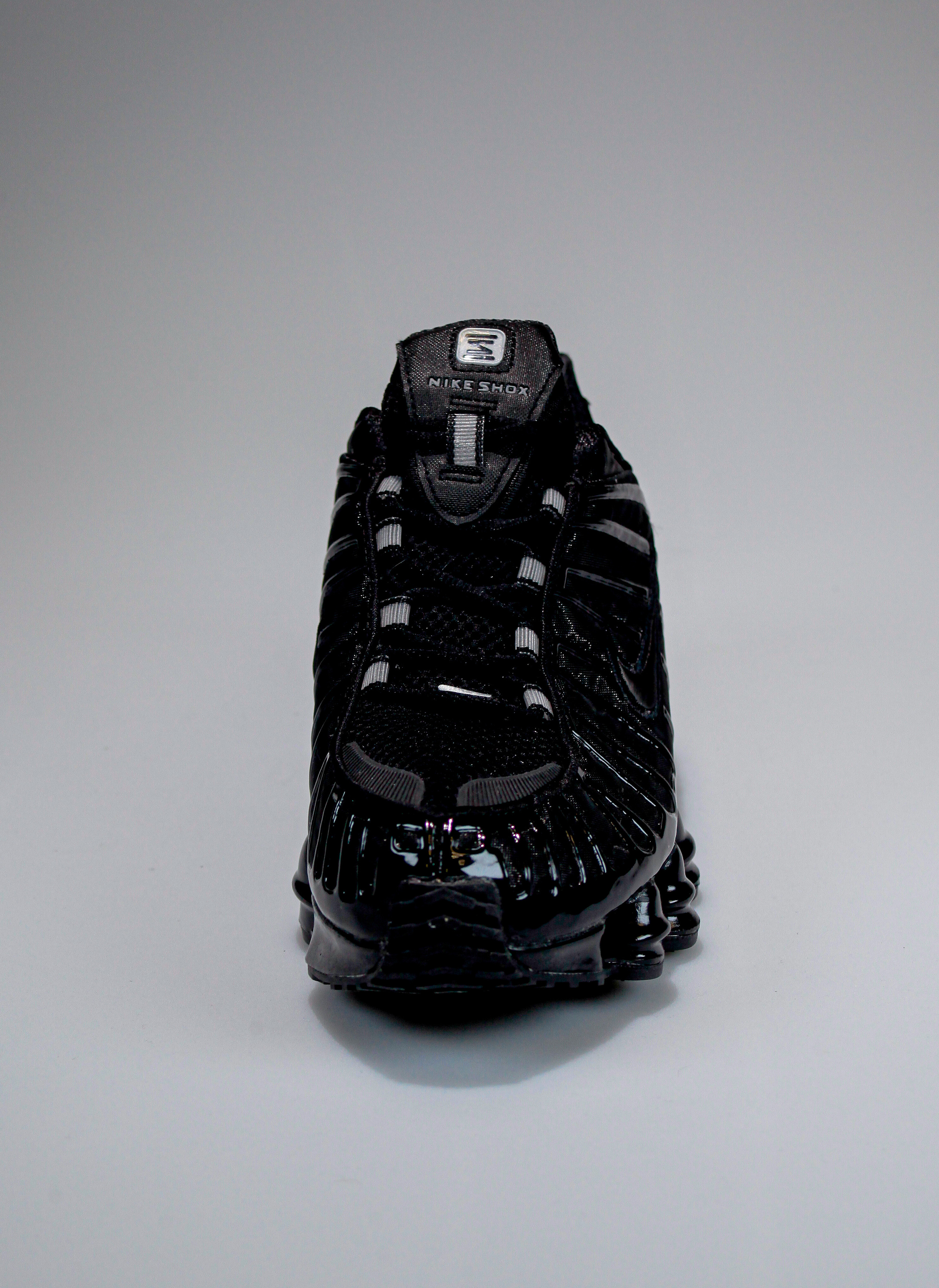 Съемка кроссовок для маркет-плэйсов. Фотограф в Санкт-Петербурге