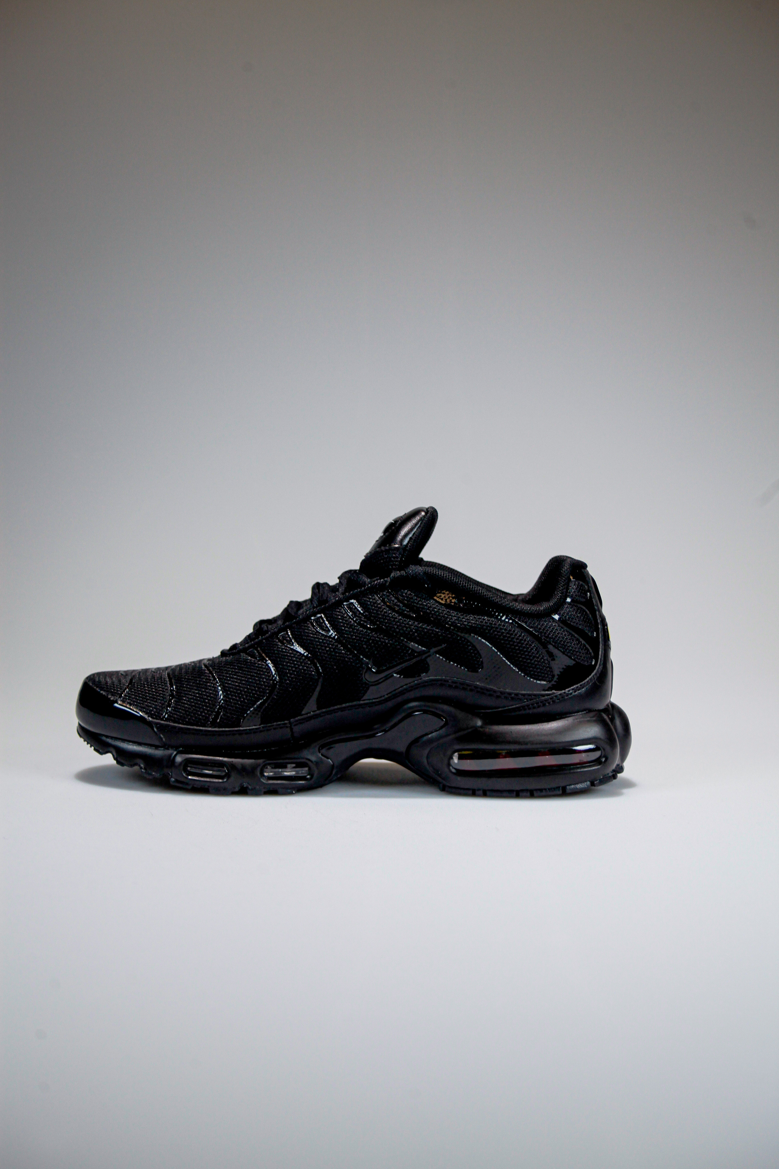 Съемка кроссовок для маркет-плэйсов. Фотограф в Санкт-Петербурге