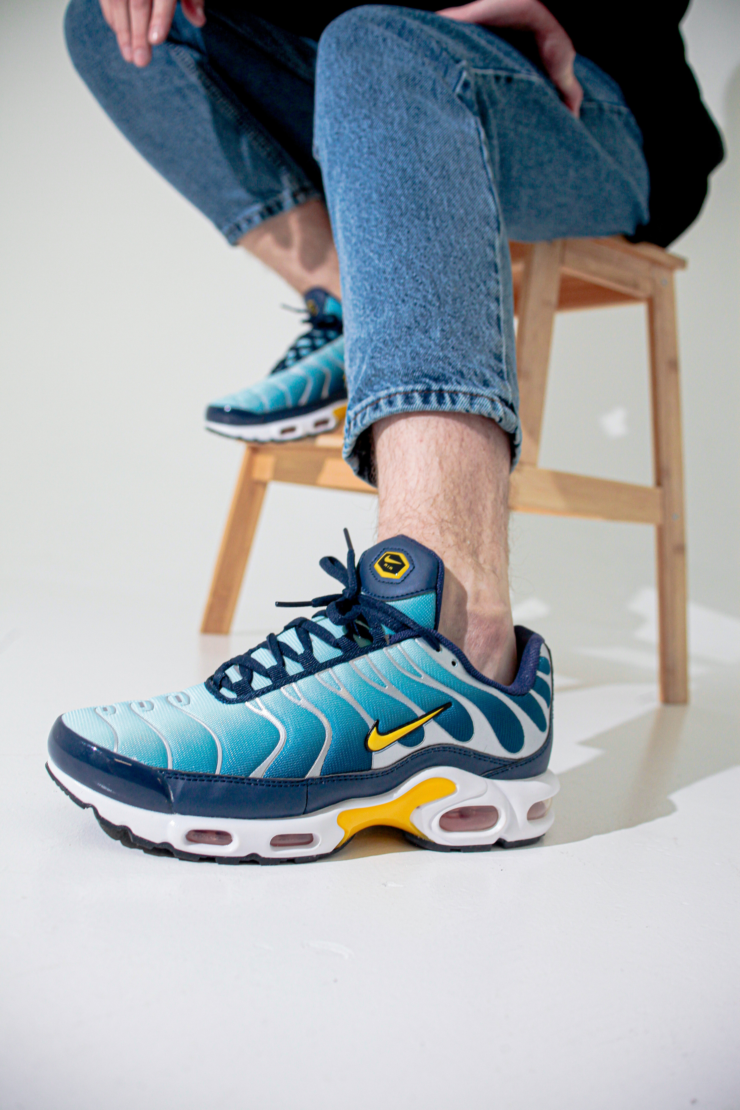 Съемка кроссовок для маркет-плэйсов. Фотограф в Санкт-Петербурге