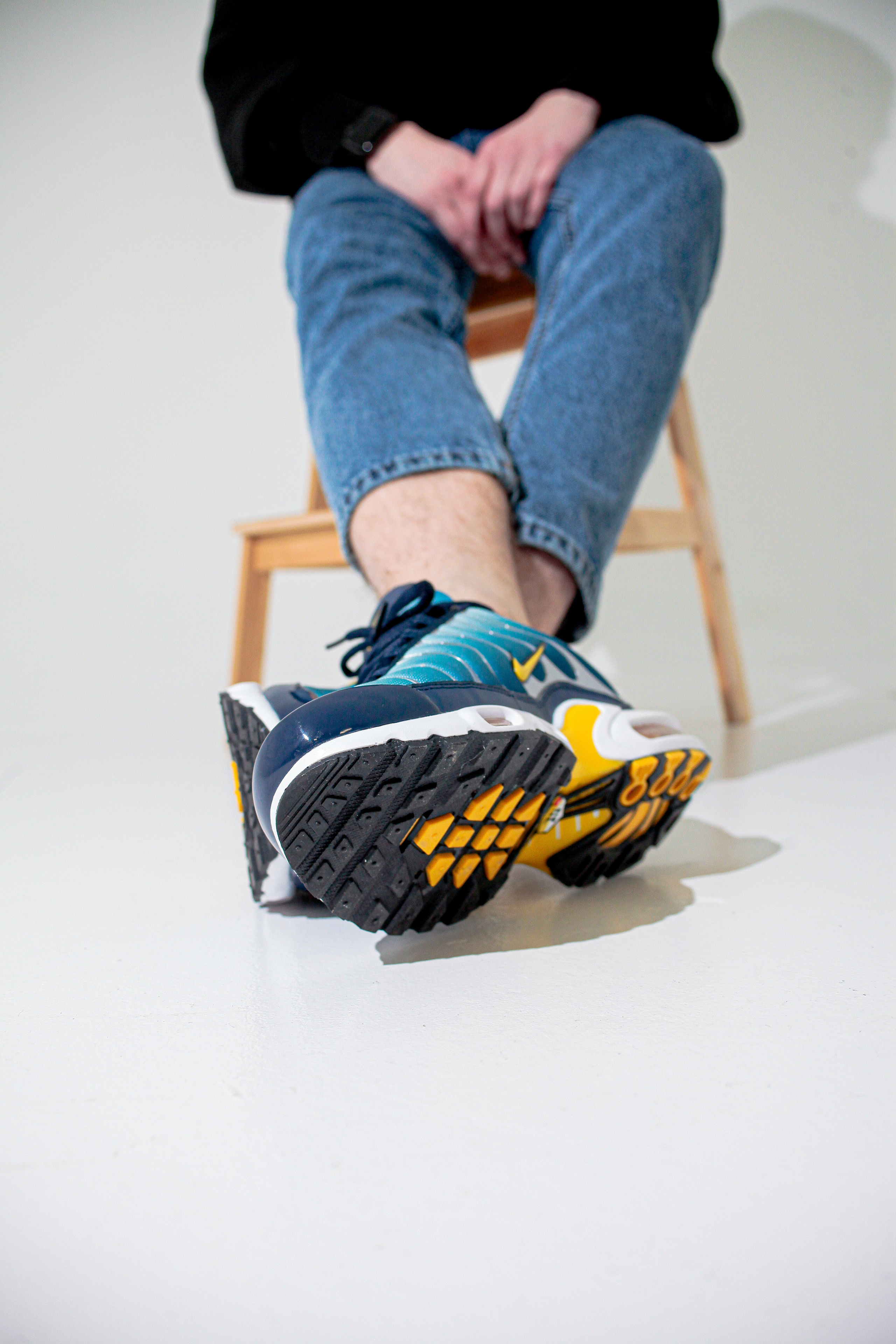 Съемка кроссовок для маркет-плэйсов. Фотограф в Санкт-Петербурге