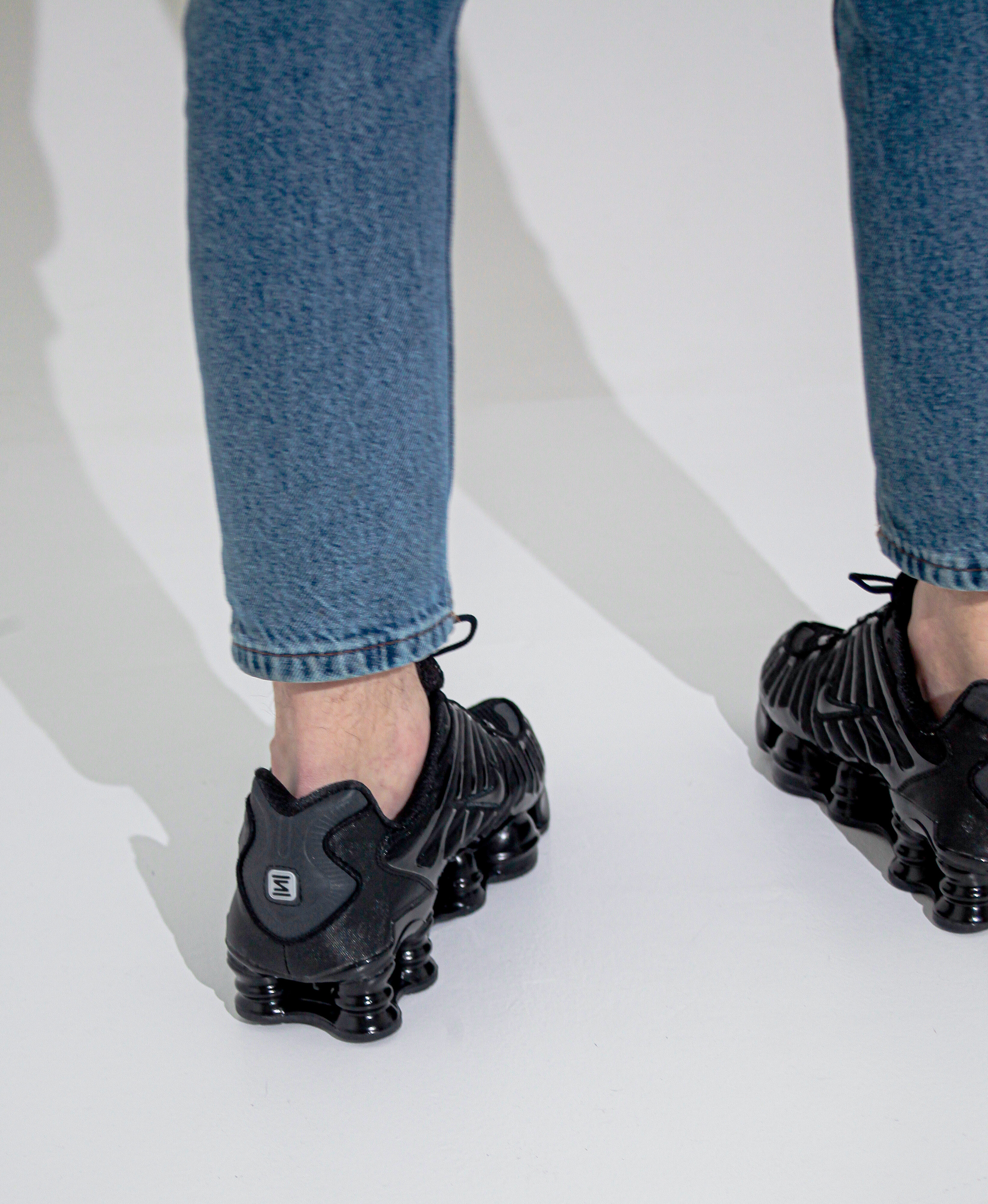 Съемка кроссовок для маркет-плэйсов. Фотограф в Санкт-Петербурге