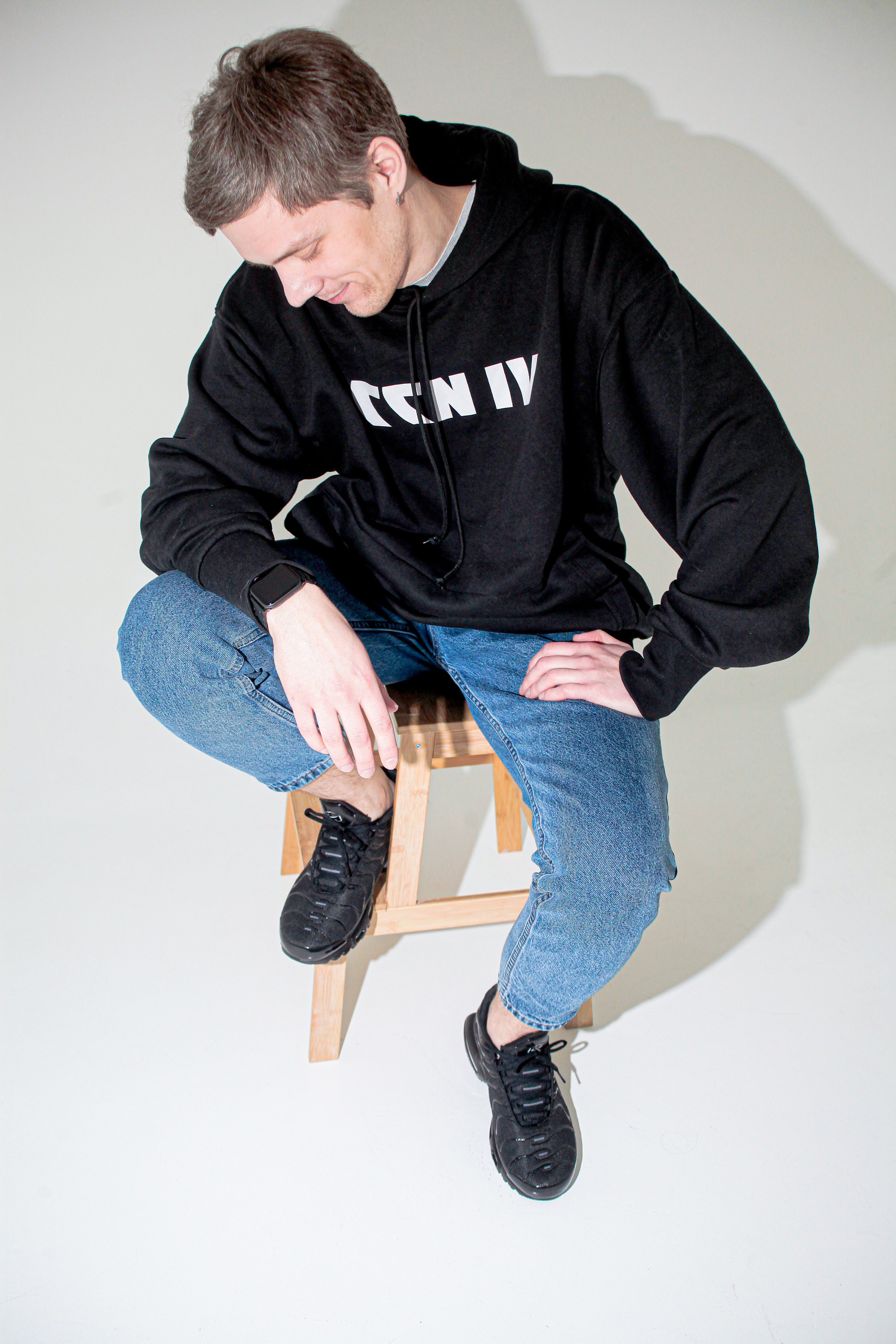 Съемка кроссовок для маркет-плэйсов. Фотограф в Санкт-Петербурге