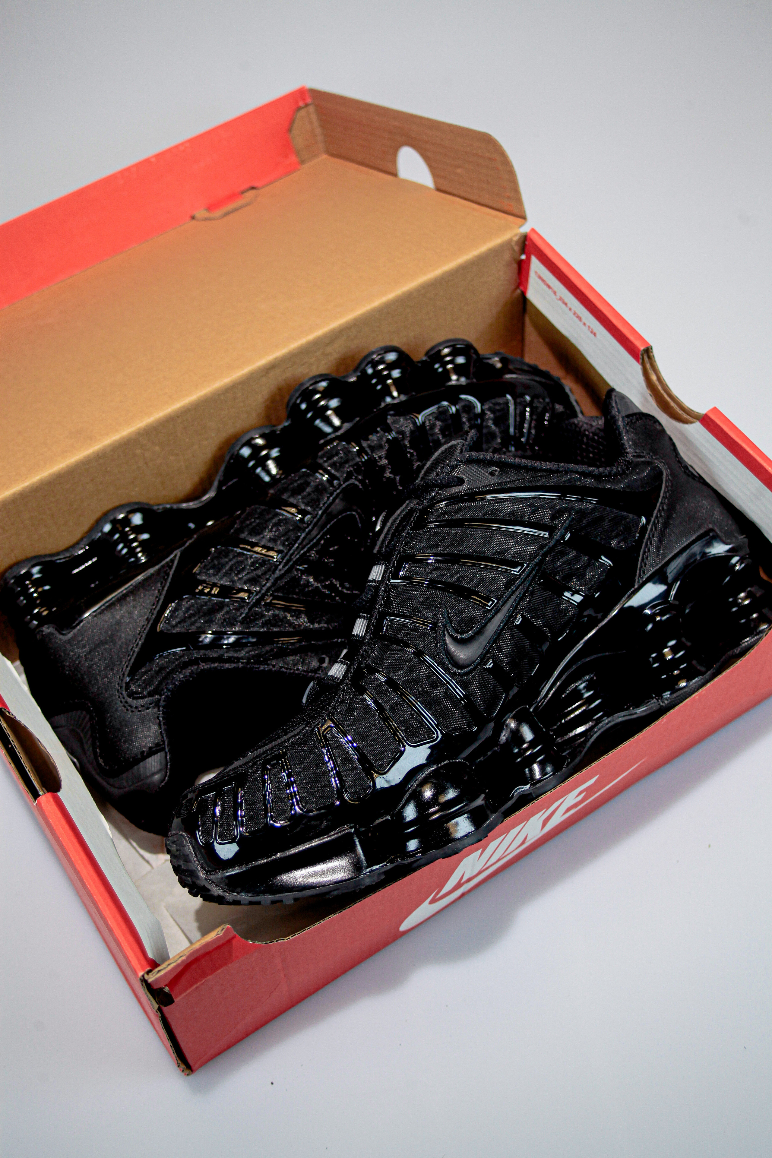 Съемка кроссовок для маркет-плэйсов. Фотограф в Санкт-Петербурге