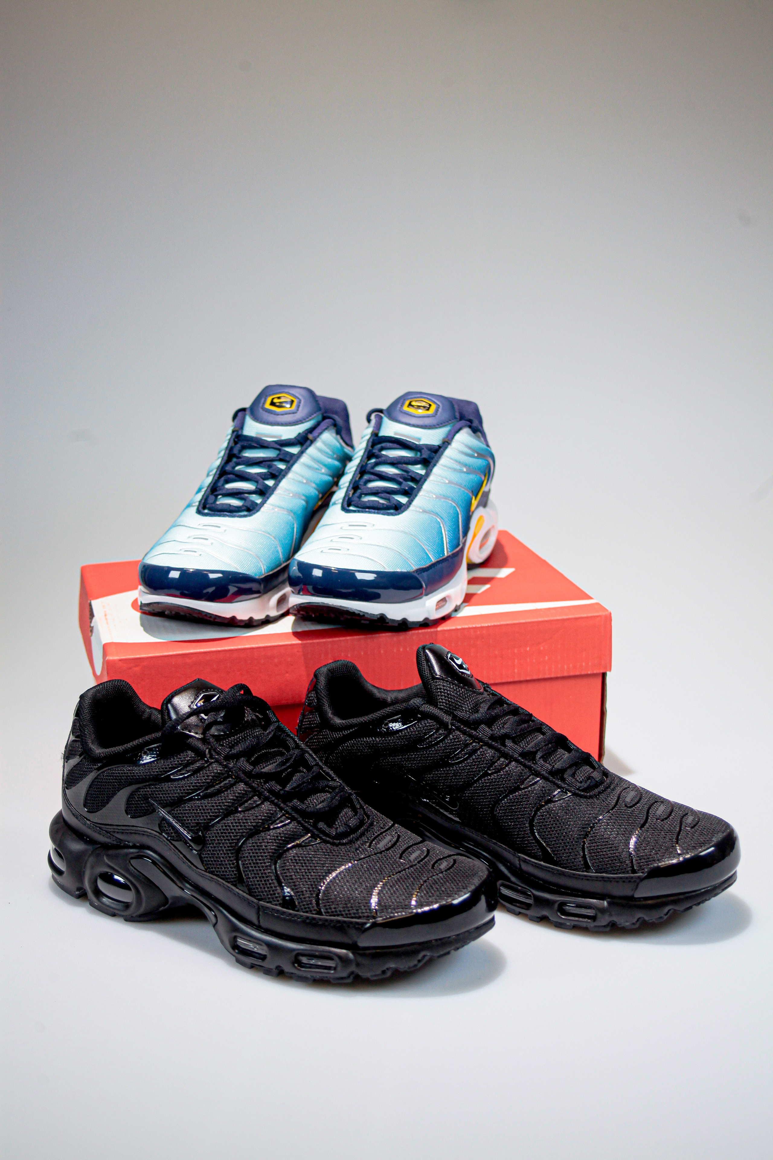 Съемка кроссовок для маркет-плэйсов. Фотограф в Санкт-Петербурге