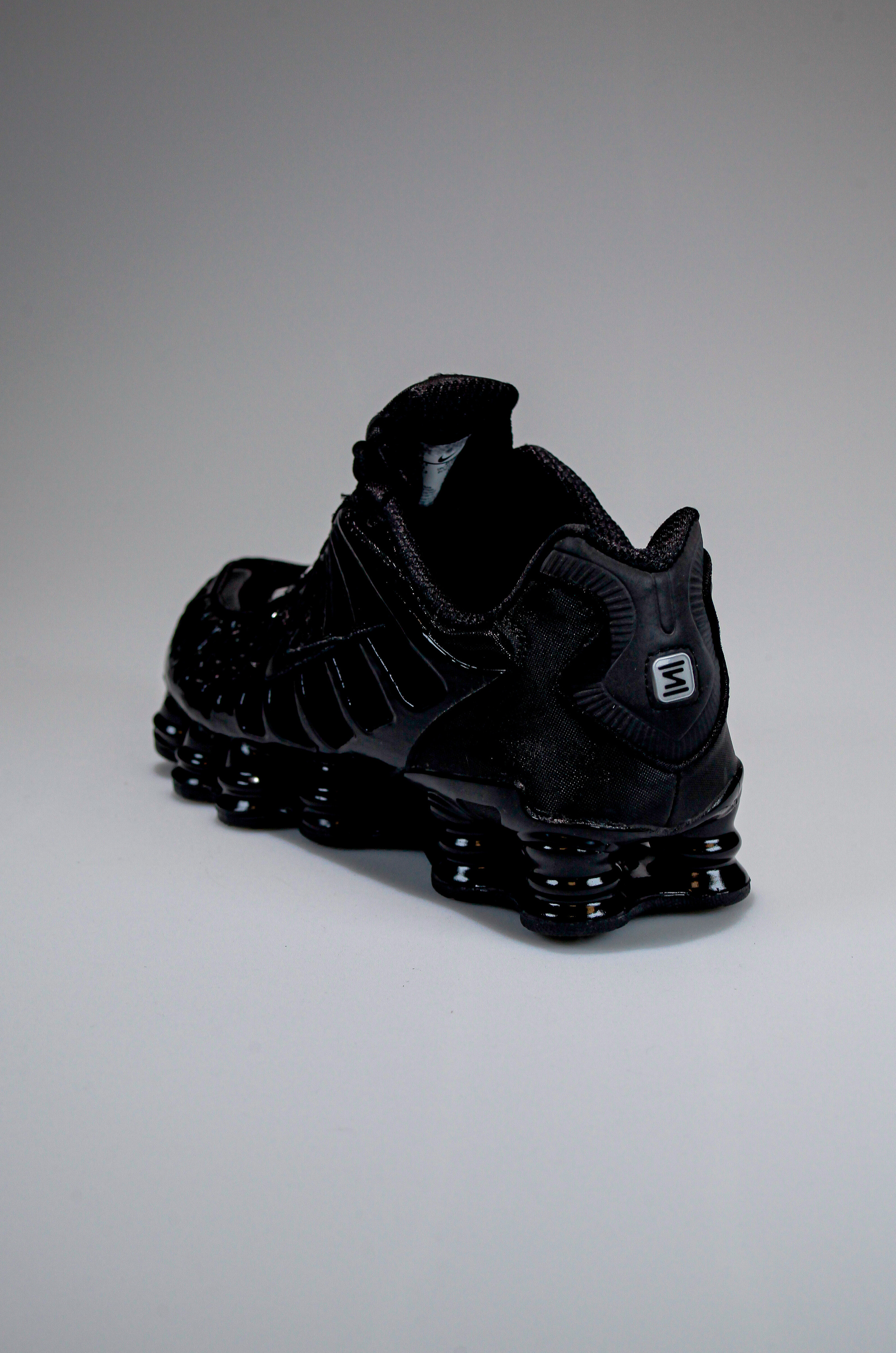 Съемка кроссовок для маркет-плэйсов. Фотограф в Санкт-Петербурге