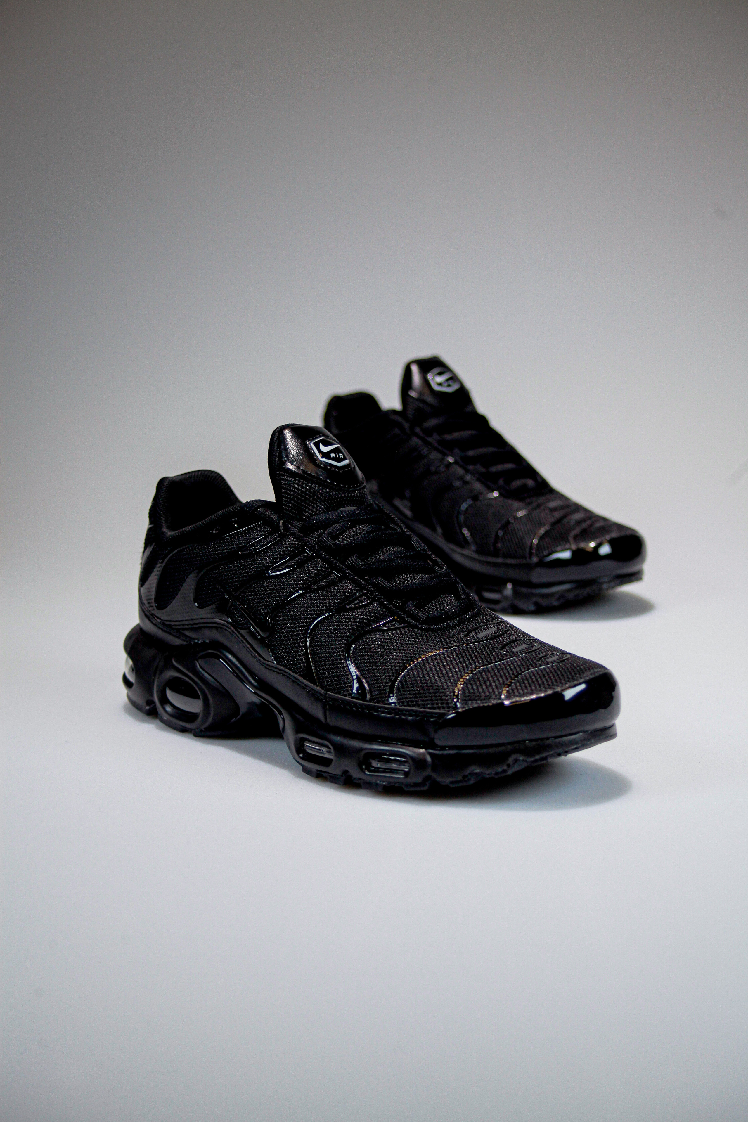 Съемка кроссовок для маркет-плэйсов. Фотограф в Санкт-Петербурге