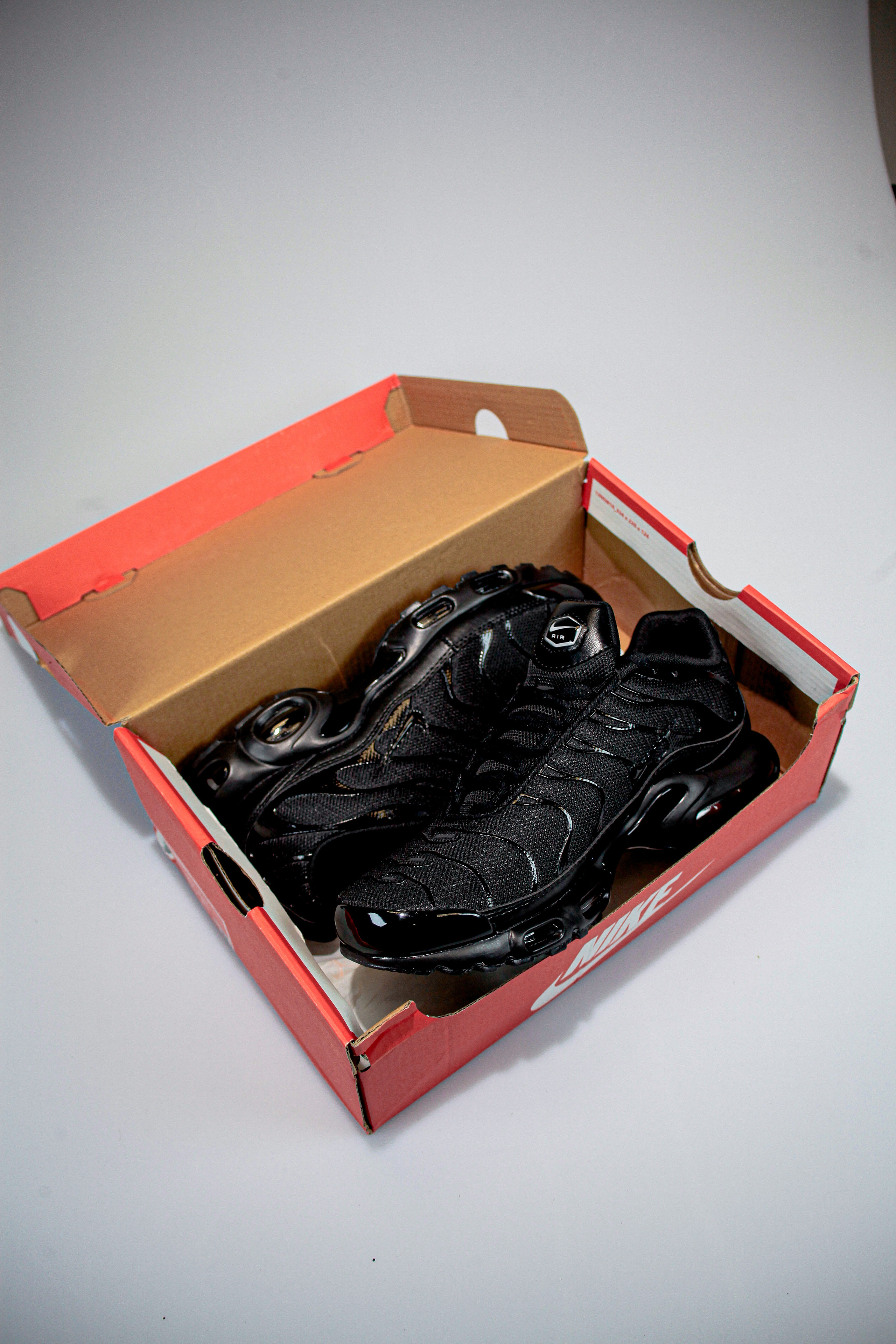 Съемка кроссовок для маркет-плэйсов. Фотограф в Санкт-Петербурге