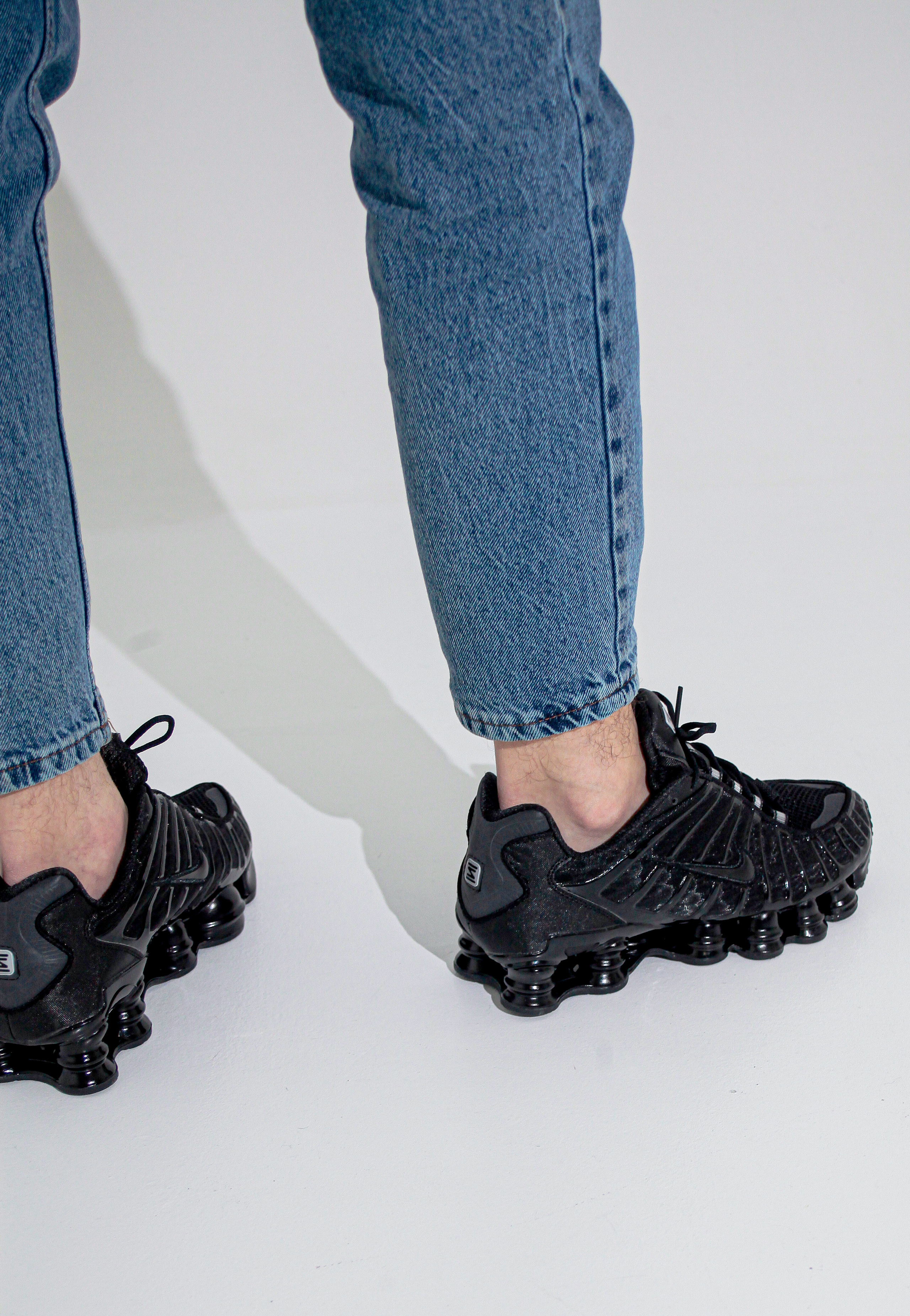 Съемка кроссовок для маркет-плэйсов. Фотограф в Санкт-Петербурге