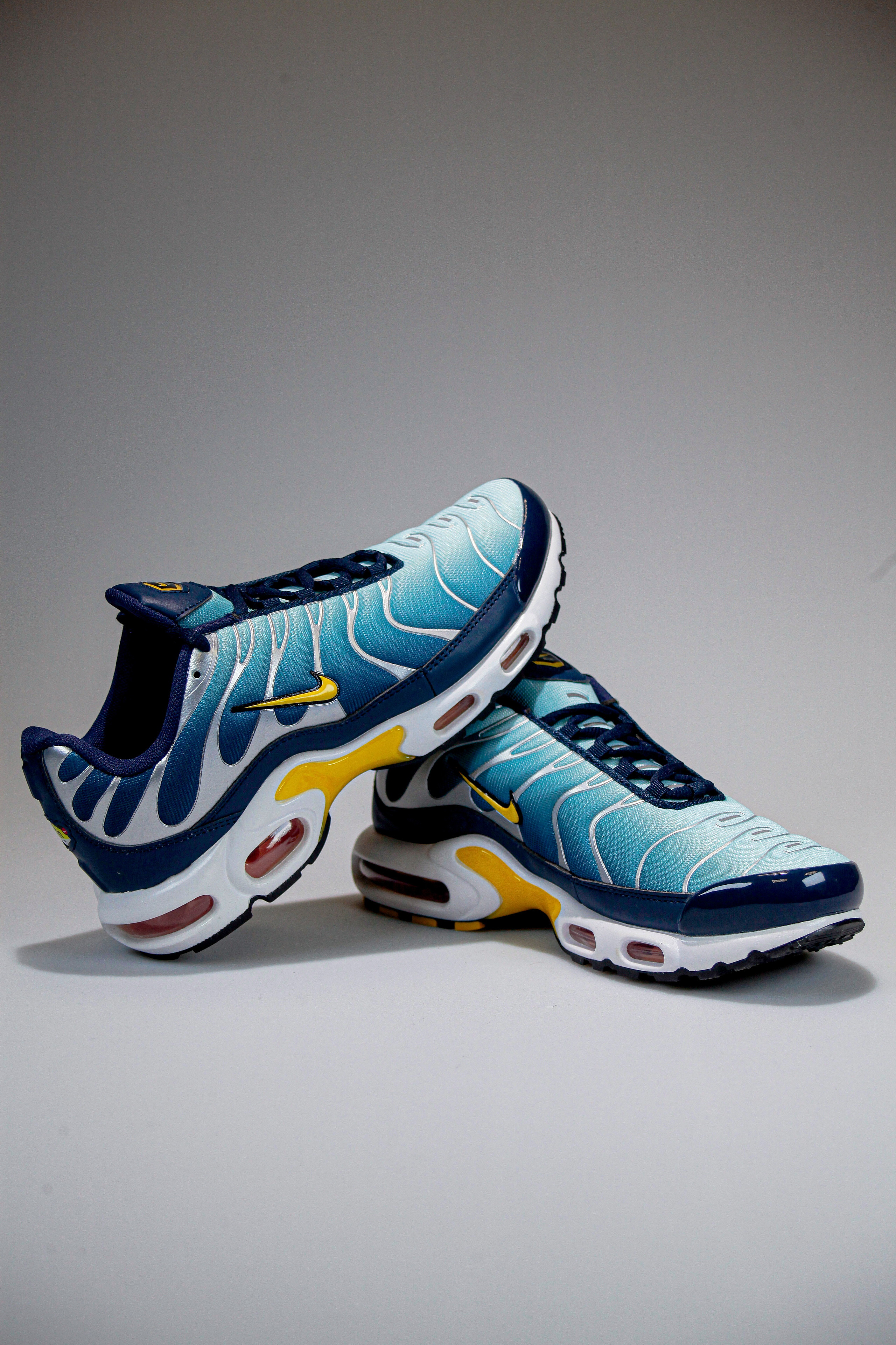 Съемка кроссовок для маркет-плэйсов. Фотограф в Санкт-Петербурге