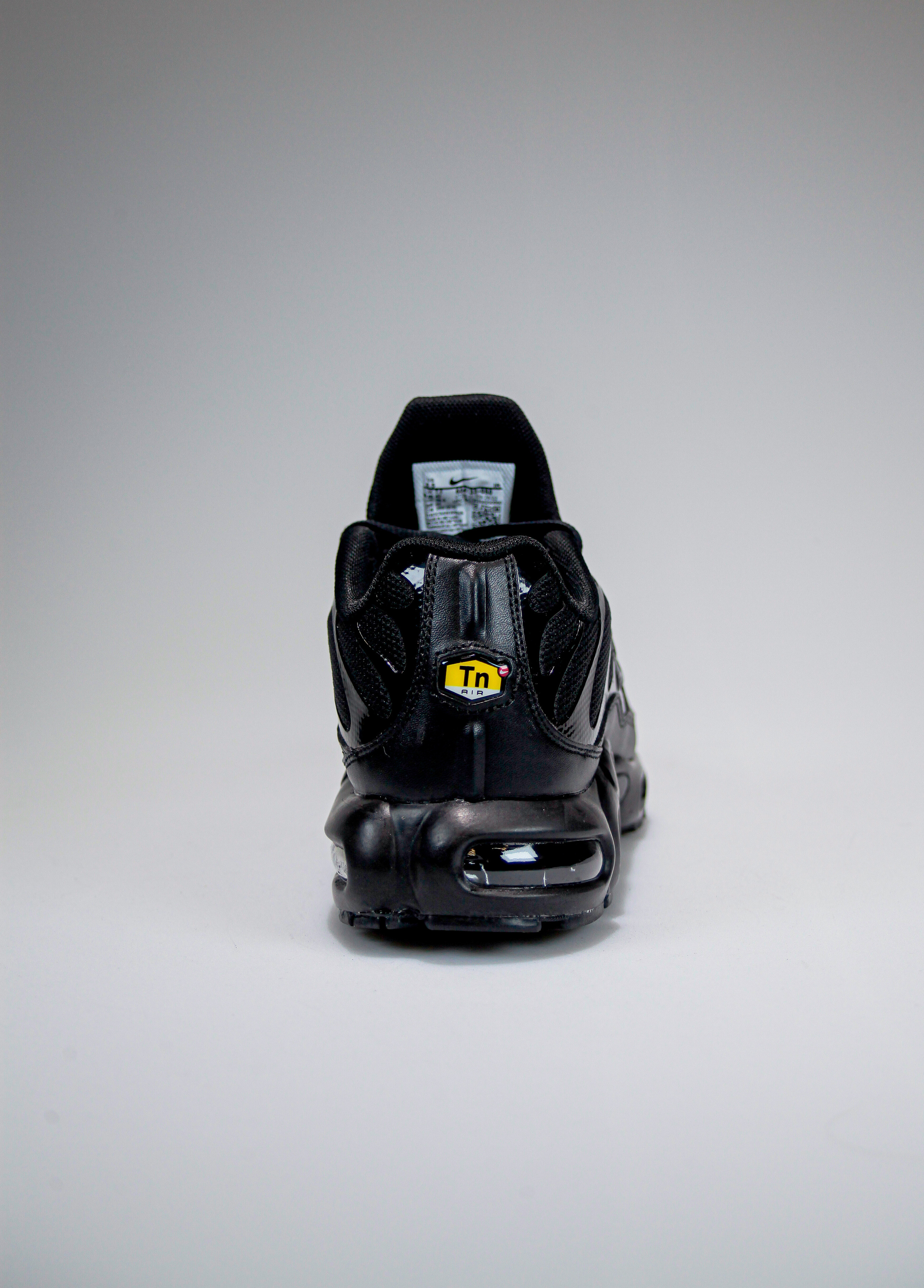 Съемка кроссовок для маркет-плэйсов. Фотограф в Санкт-Петербурге