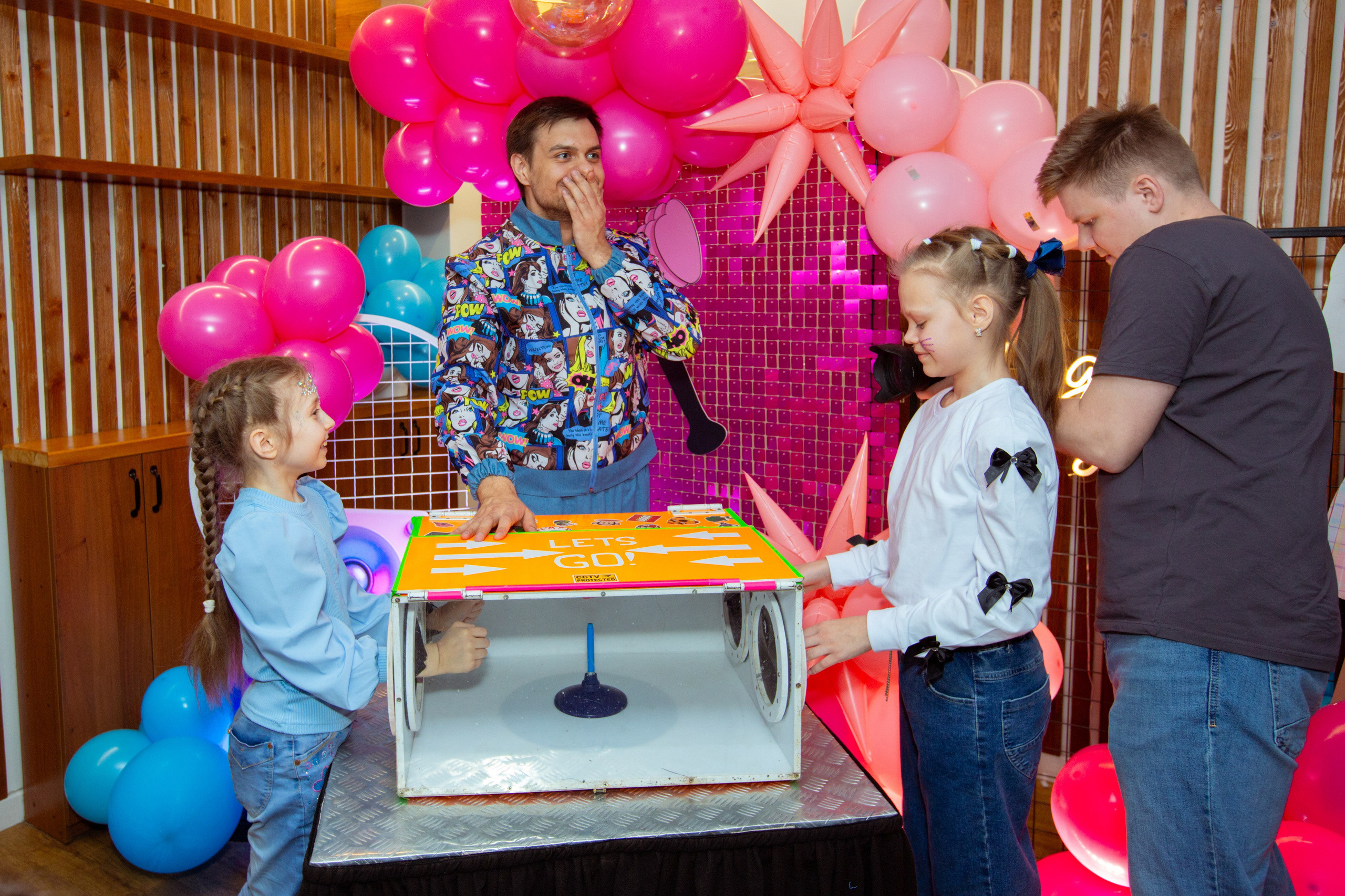 День рождения Ульяны. Фотограф Антонина Свешникова. ВЫПУСКНЫЕ ФОТОКНИГИ для детских садов и школ. Москва, Владимир