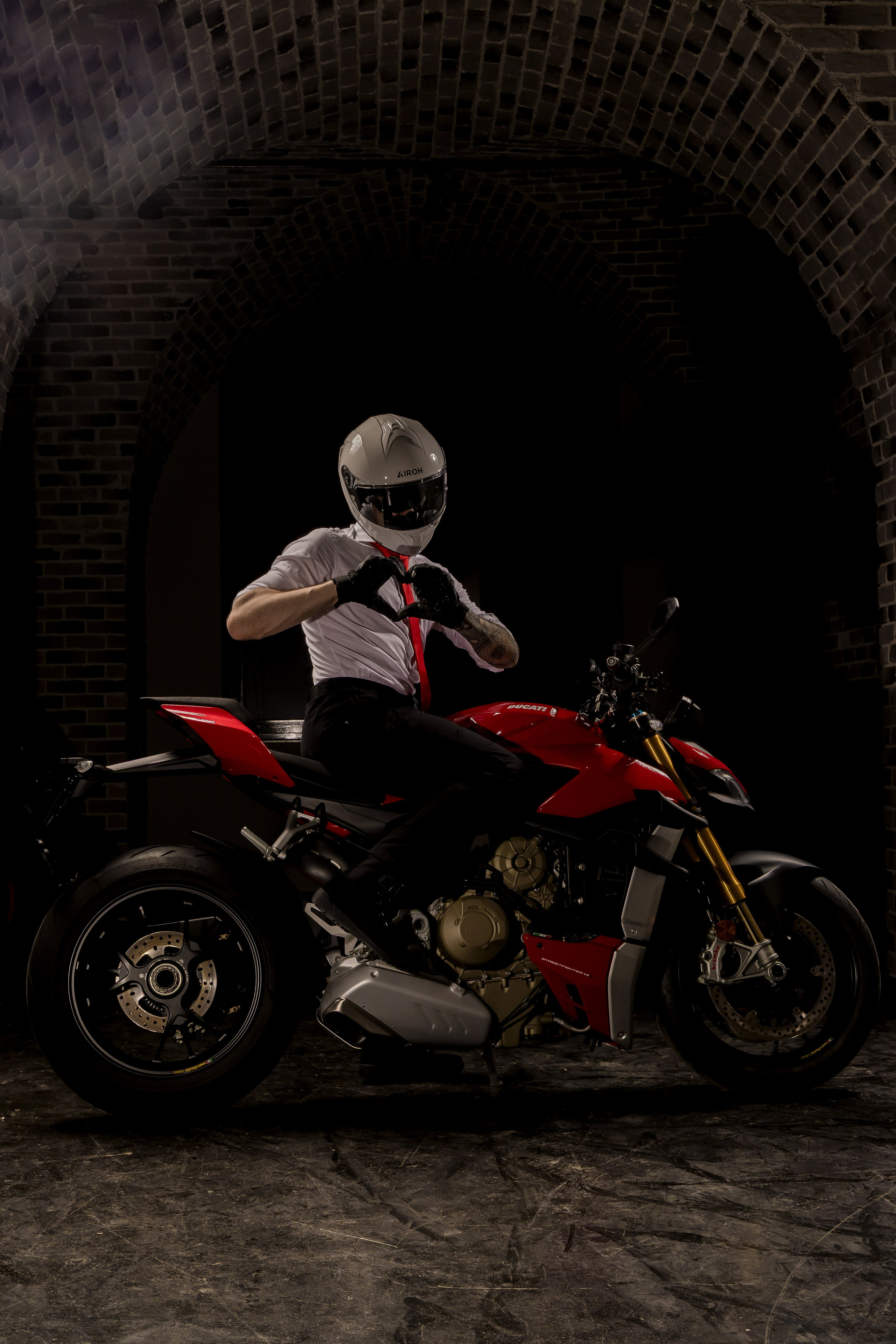 LANKARRA мотоблоггер. Photomantis