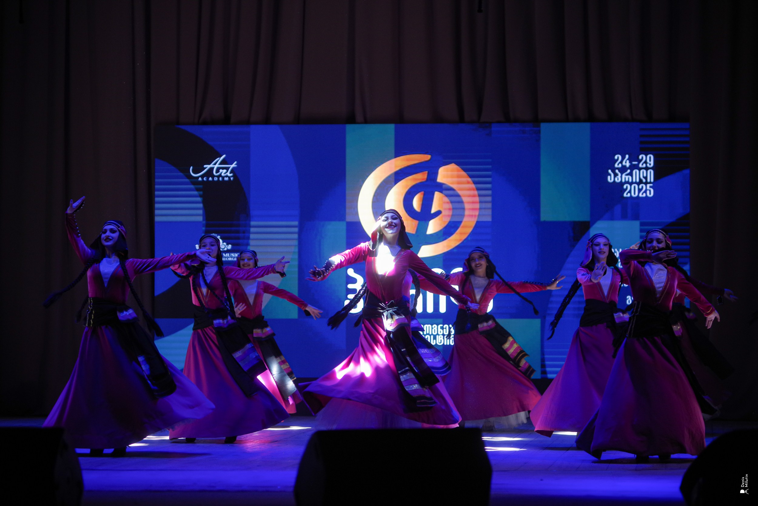 Танцы в Хоби. Портретный фотограф Денис Милютин