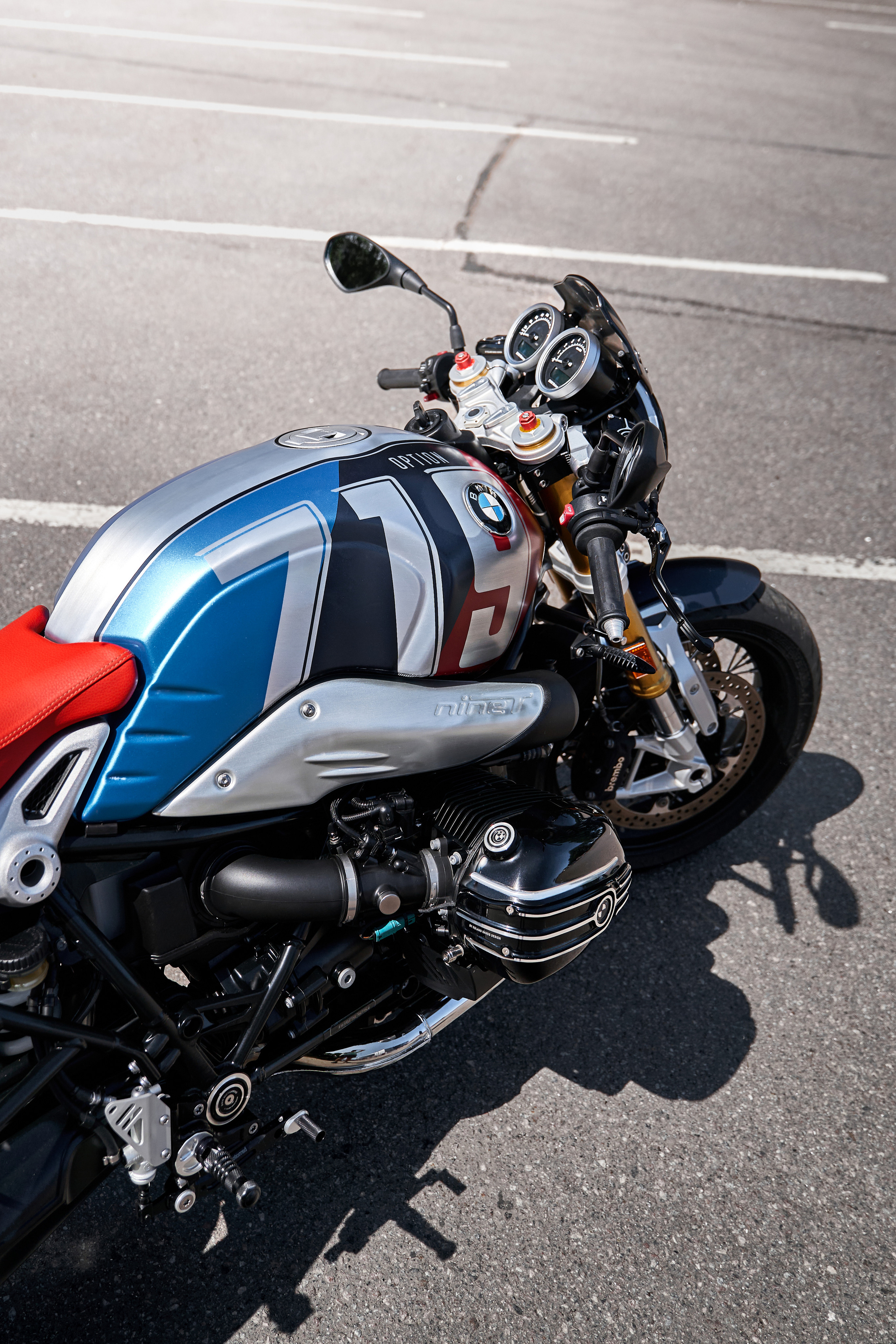 вид сверху на мотоцикл BMW option 719